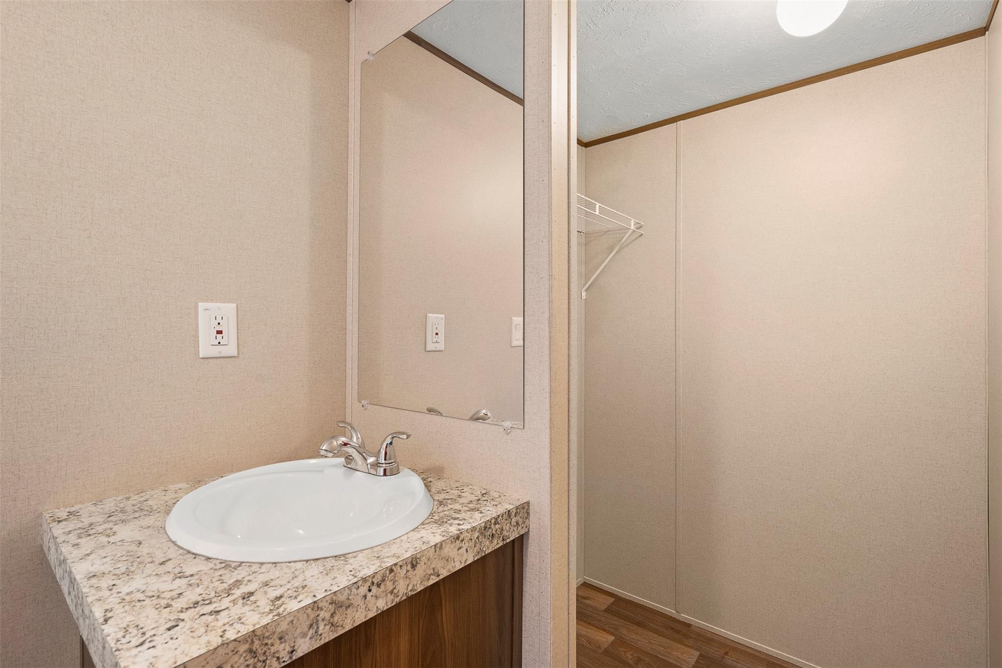 121 Sunflower Rd, Dale, TX 78616