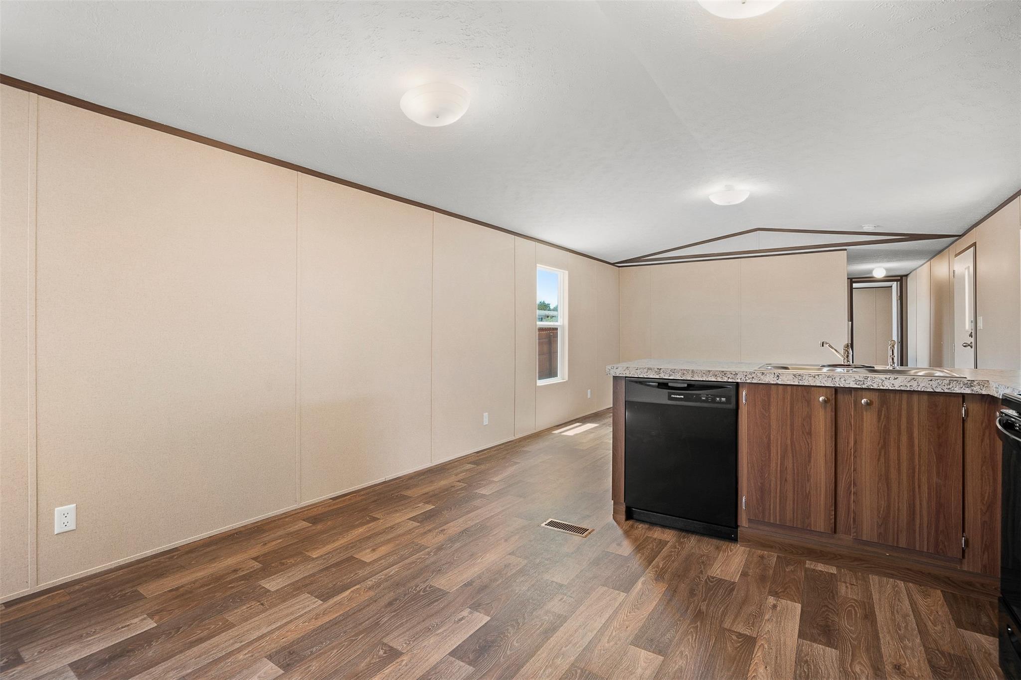 121 Sunflower Rd, Dale, TX 78616