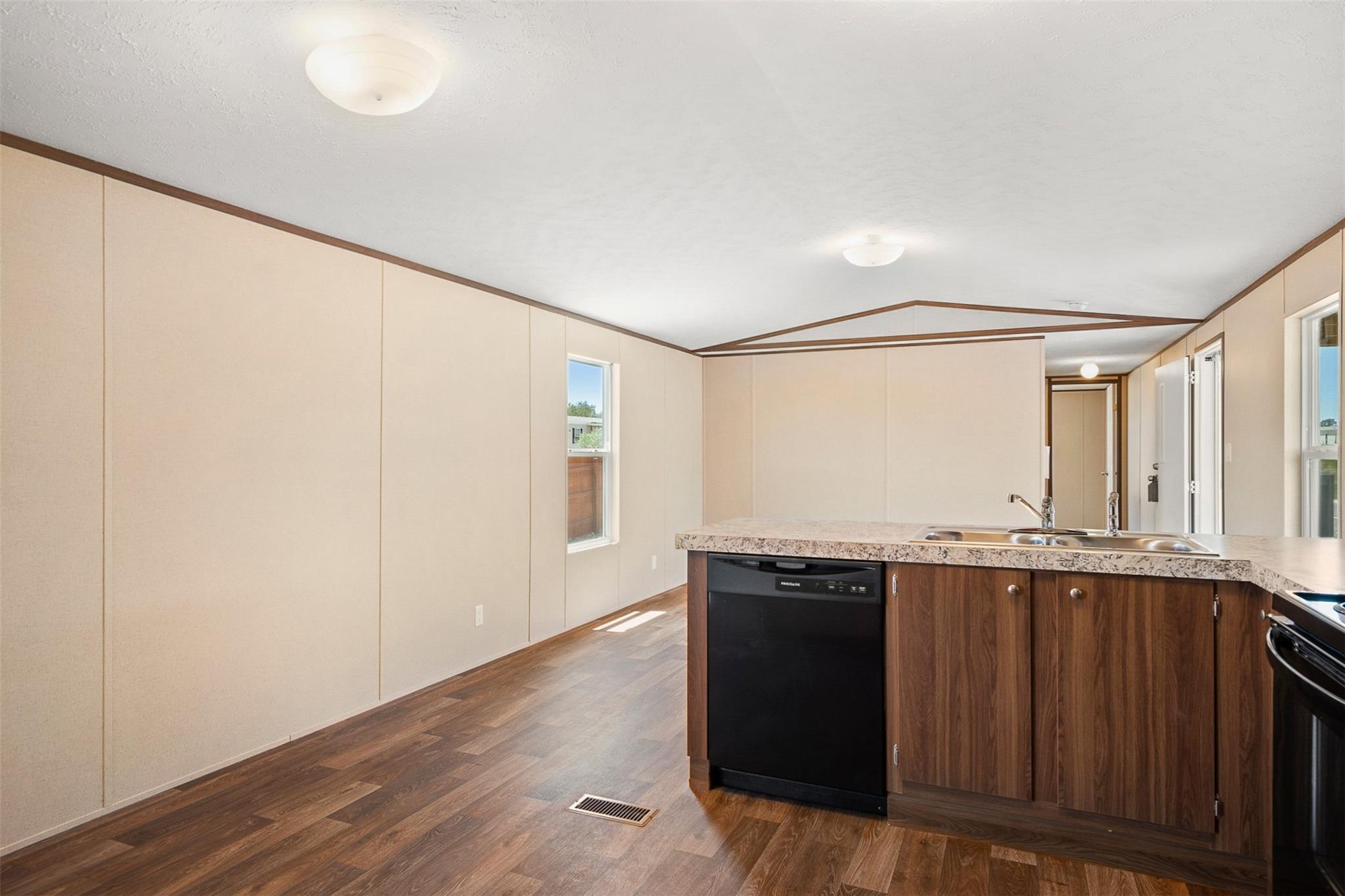 121 Sunflower Rd, Dale, TX 78616