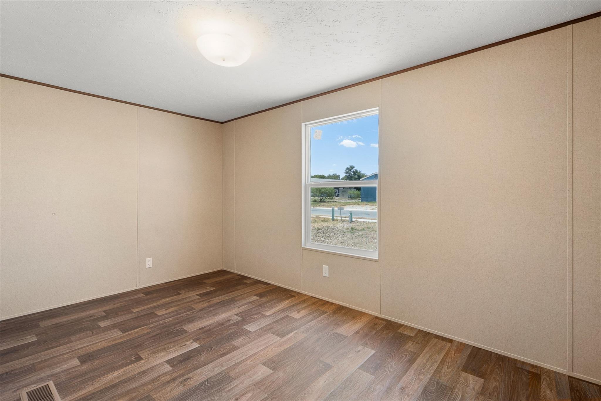 121 Sunflower Rd, Dale, TX 78616