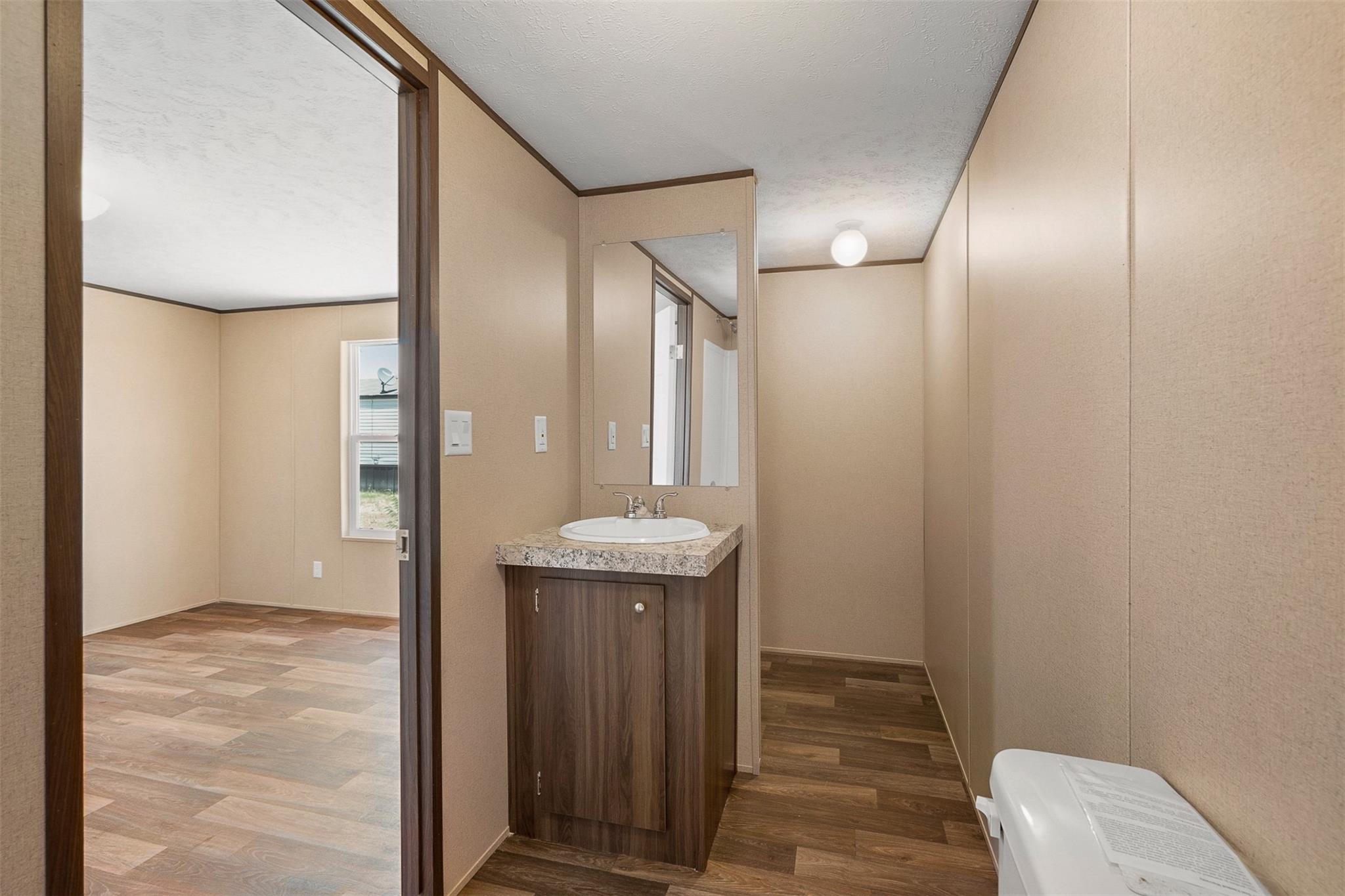 121 Sunflower Rd, Dale, TX 78616