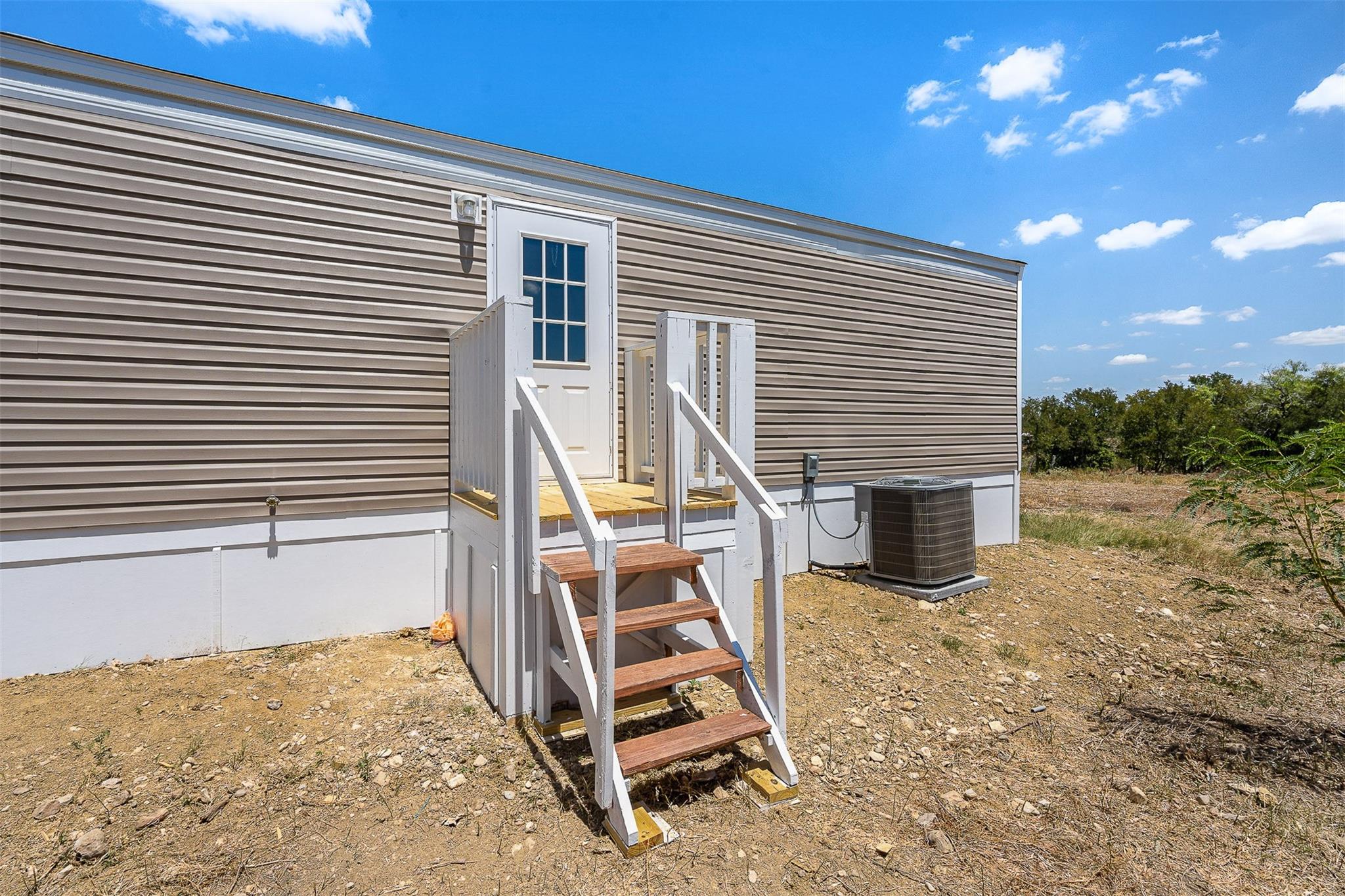 121 Sunflower Rd, Dale, TX 78616