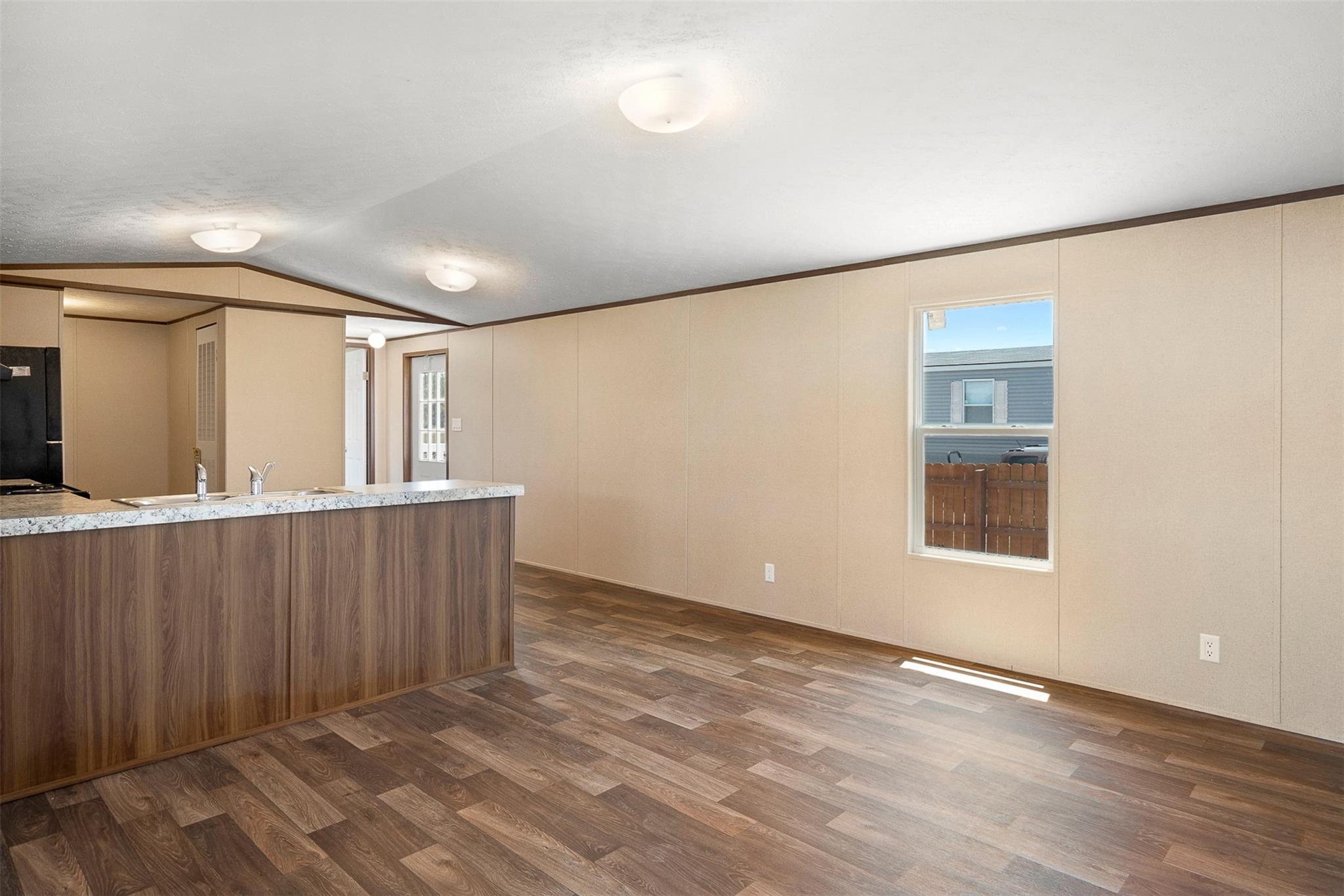 121 Sunflower Rd, Dale, TX 78616