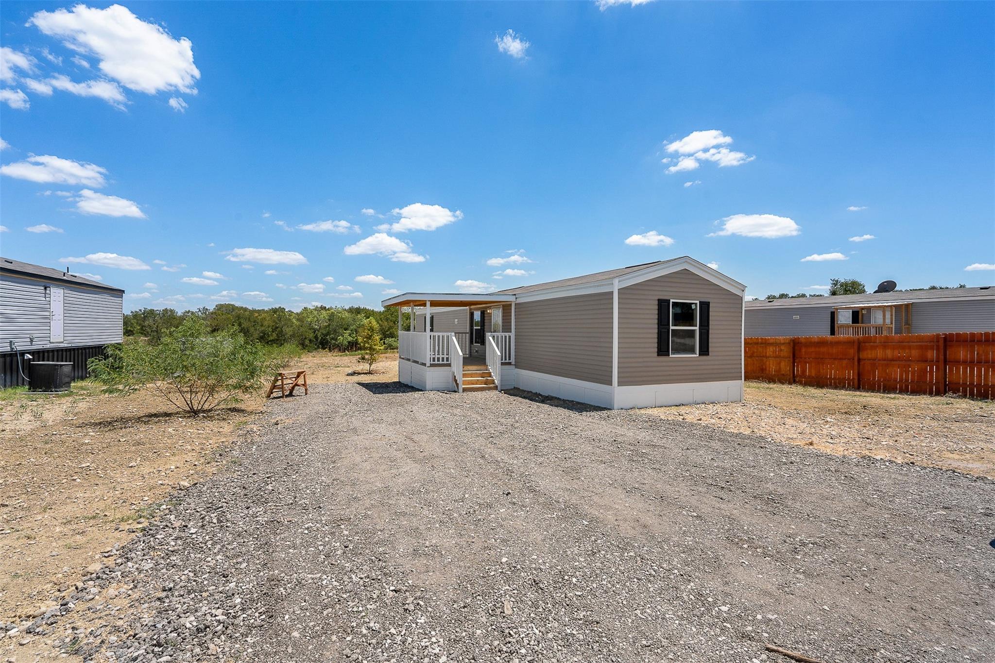 121 Sunflower Rd, Dale, TX 78616