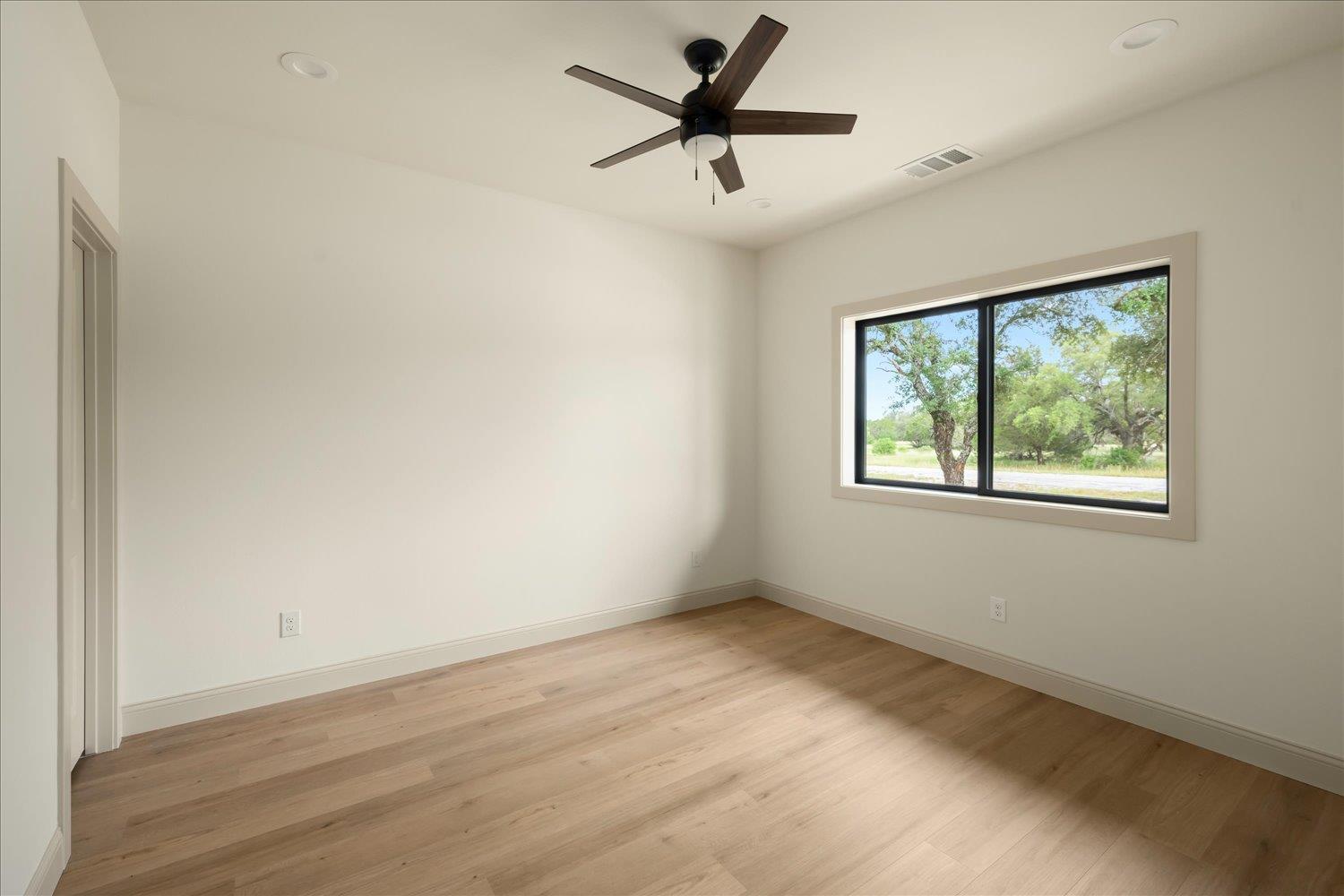 114 Rolling Hl, Horseshoe Bay, TX 78657