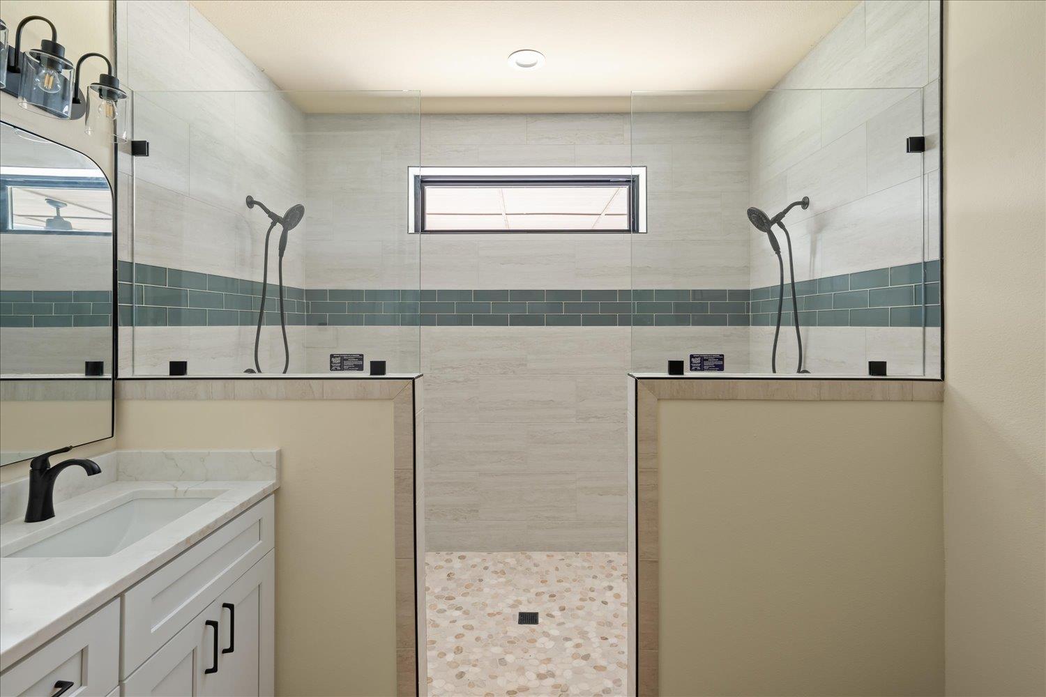 114 Rolling Hl, Horseshoe Bay, TX 78657