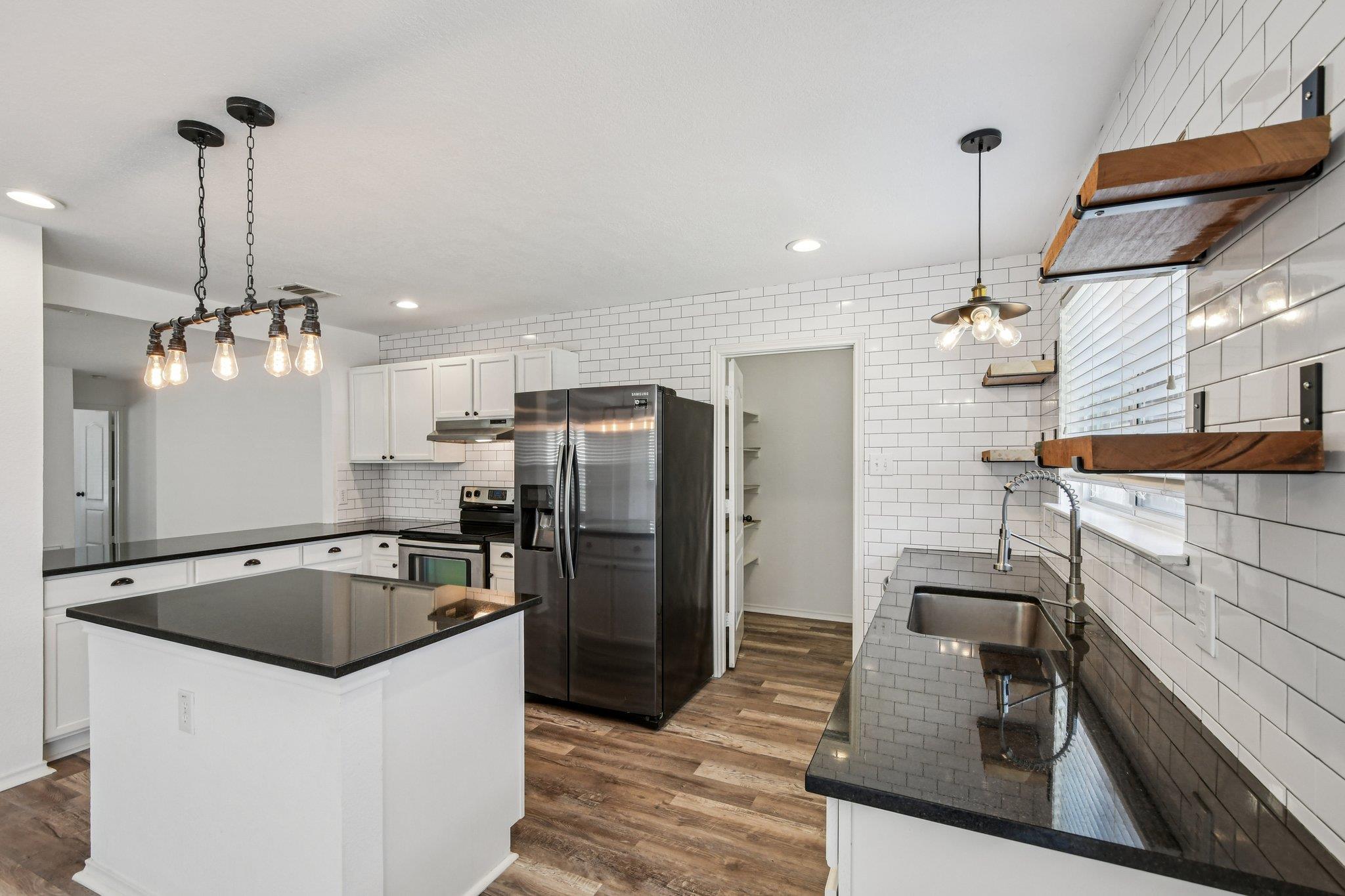 209 Cottontail Dr, Leander, TX 78641