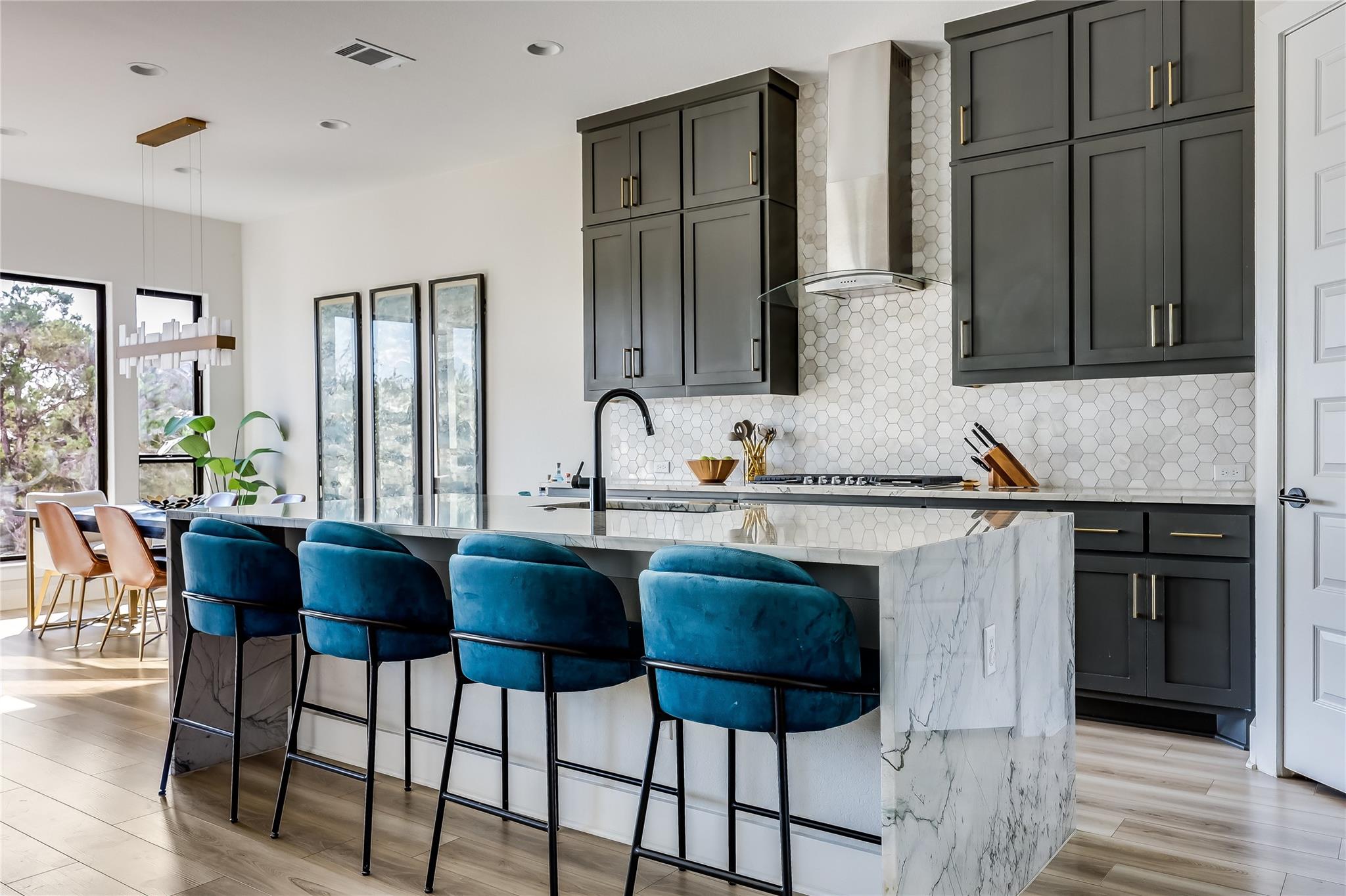 6801 Liberty Grotto Ct, Jonestown, TX 78645