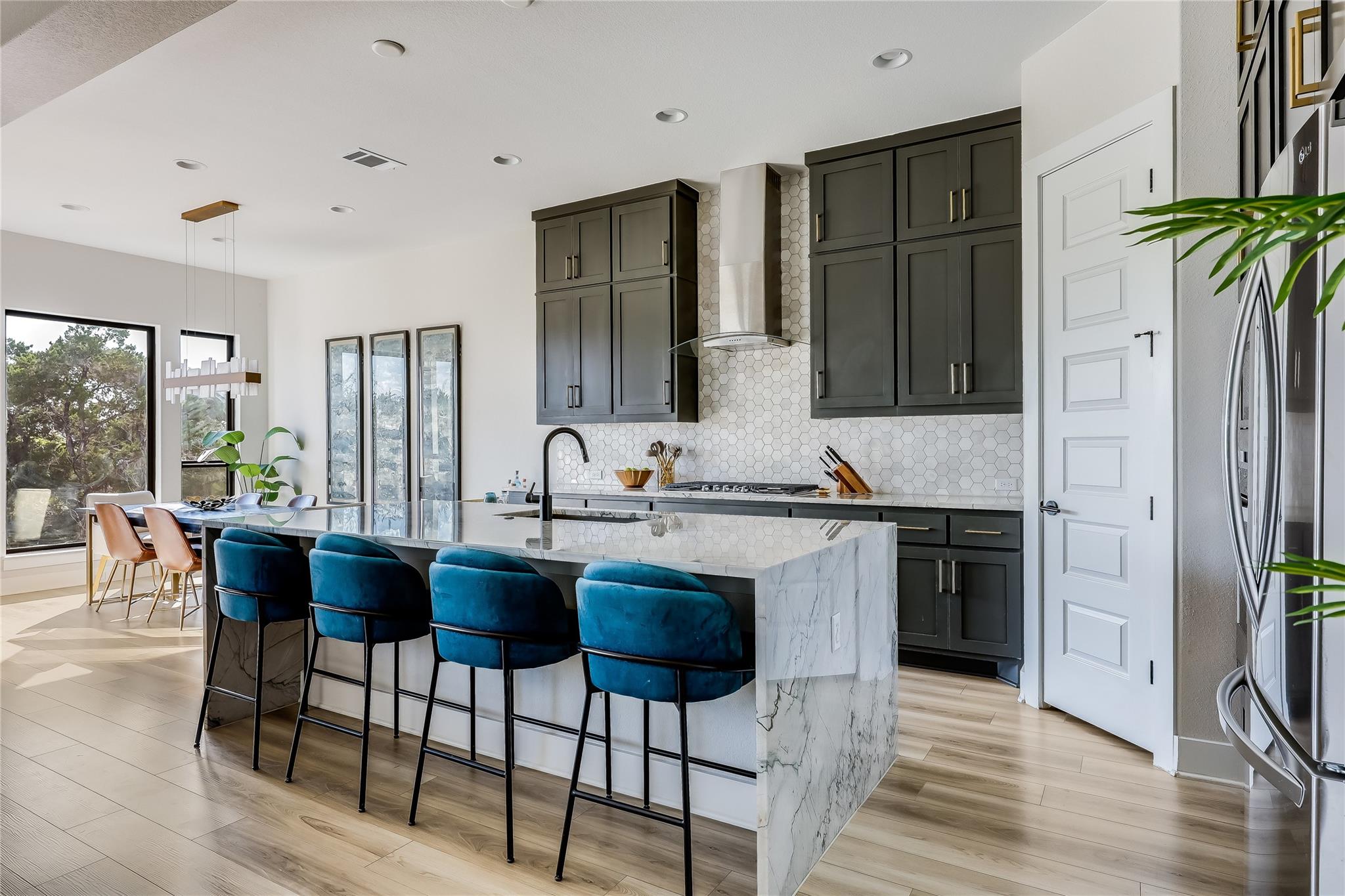 6801 Liberty Grotto Ct, Jonestown, TX 78645