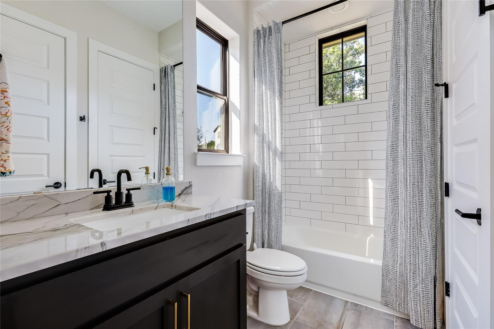 6801 Liberty Grotto Ct, Jonestown, TX 78645