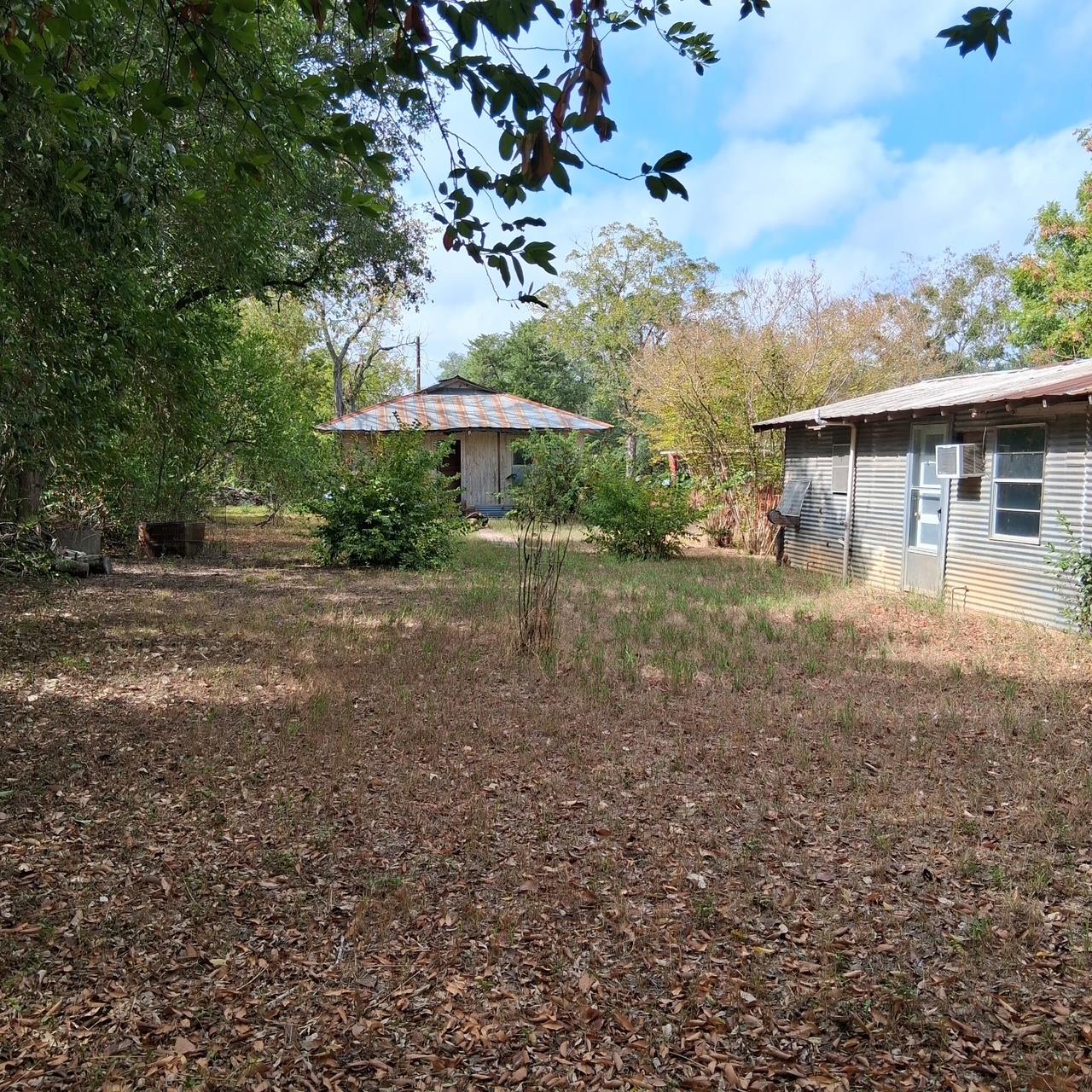 1420 N Hamilton St, Gonzales, TX 78629