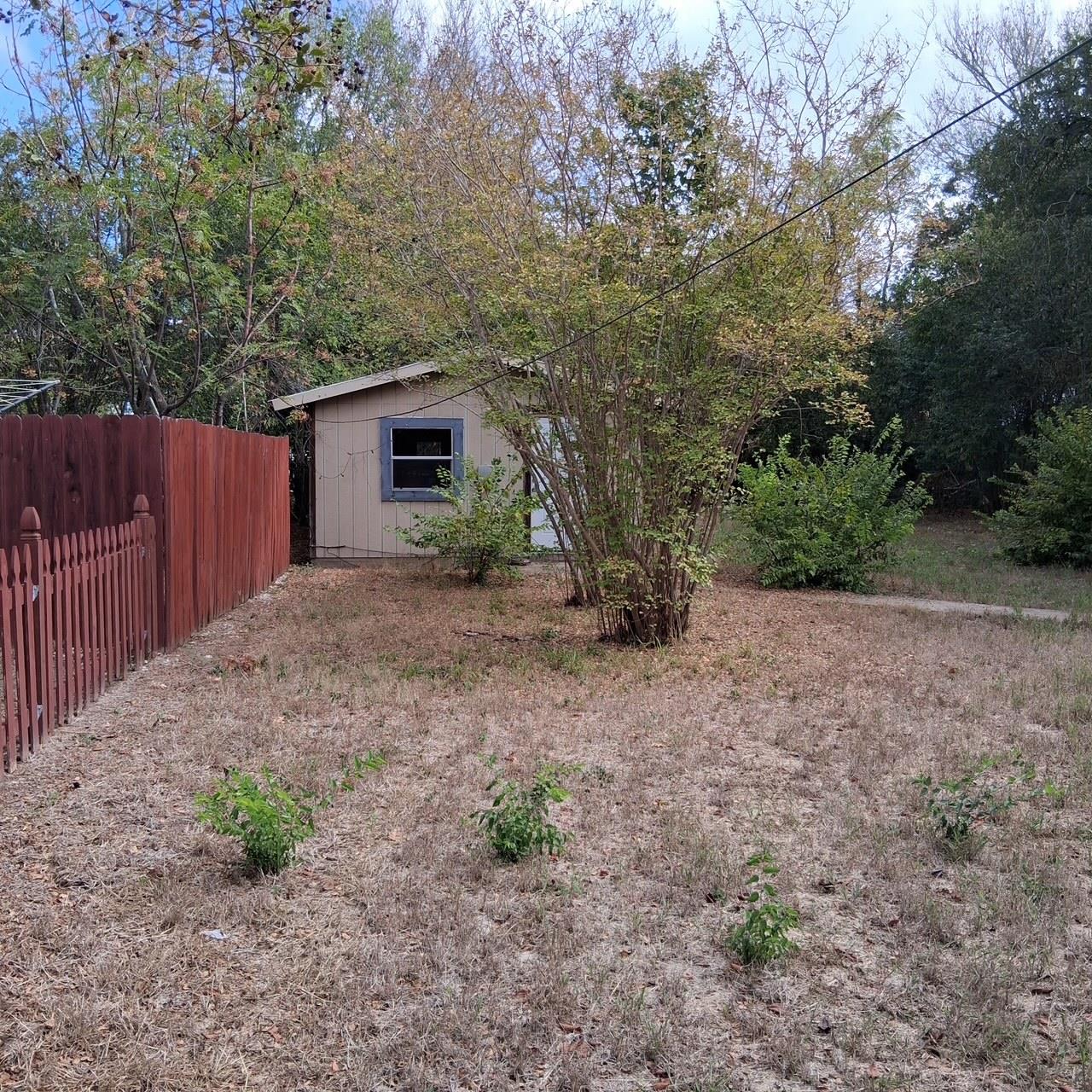 1420 N Hamilton St, Gonzales, TX 78629