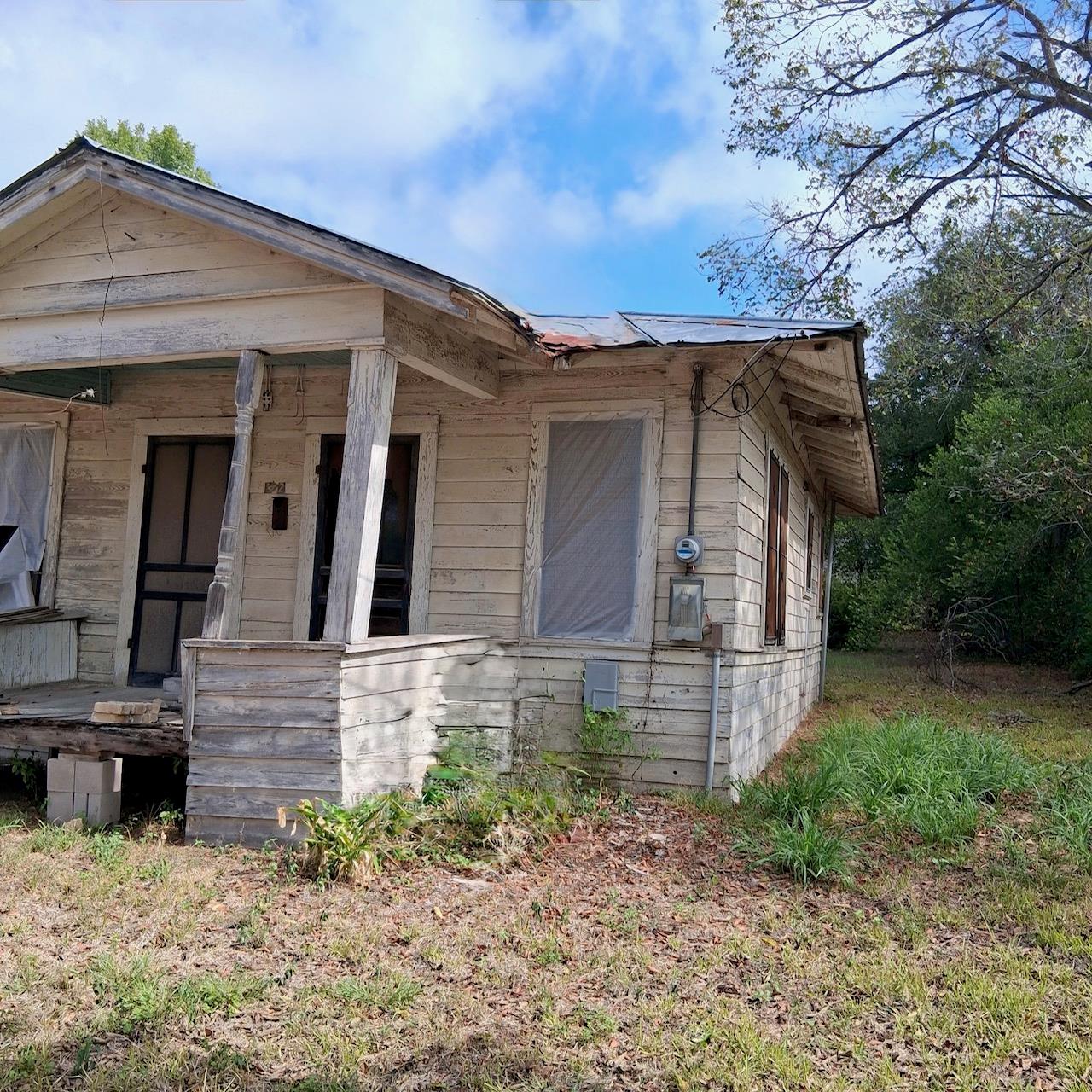 1420 N Hamilton St, Gonzales, TX 78629