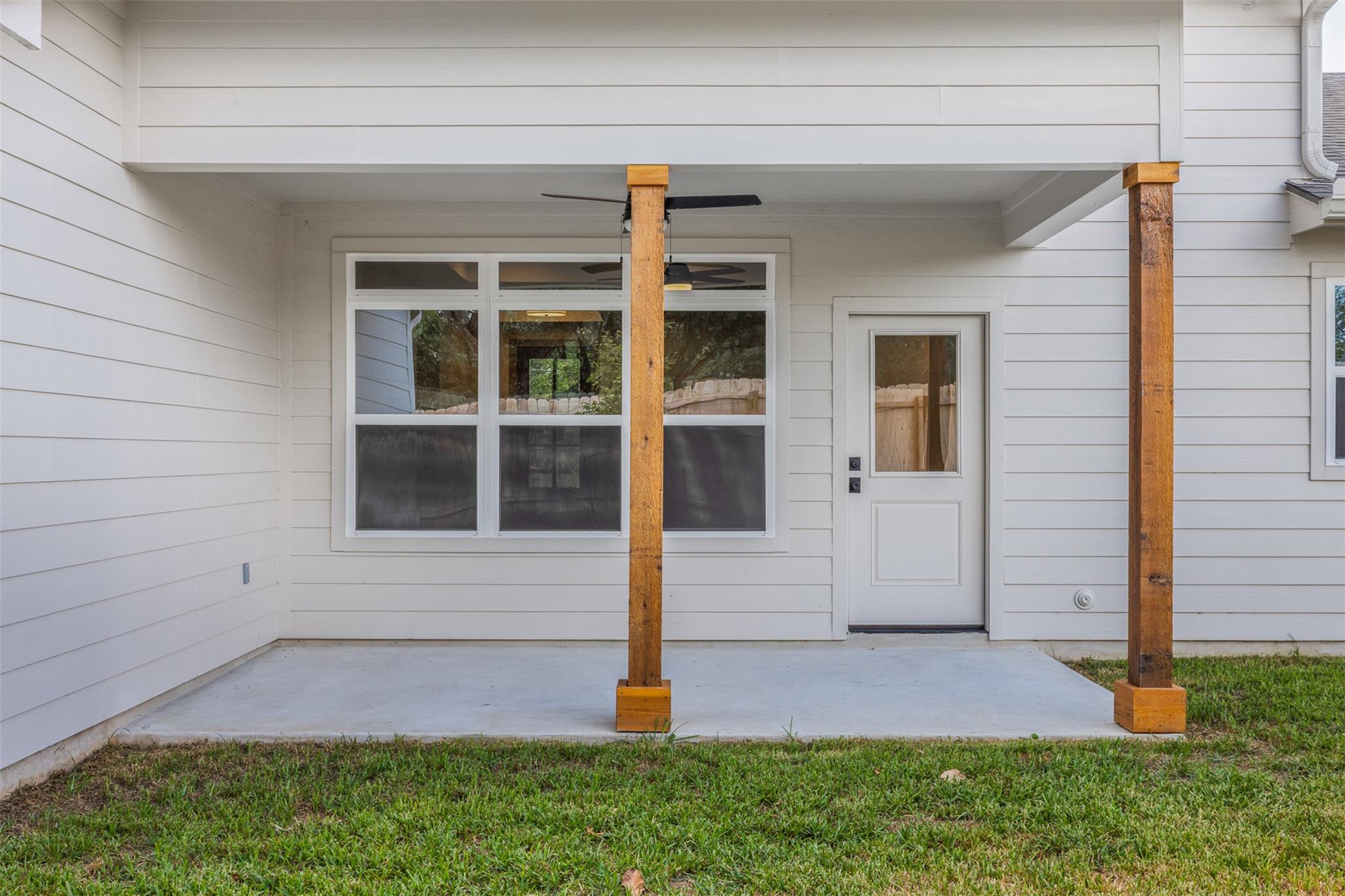 271 College S, La Grange, TX 78945