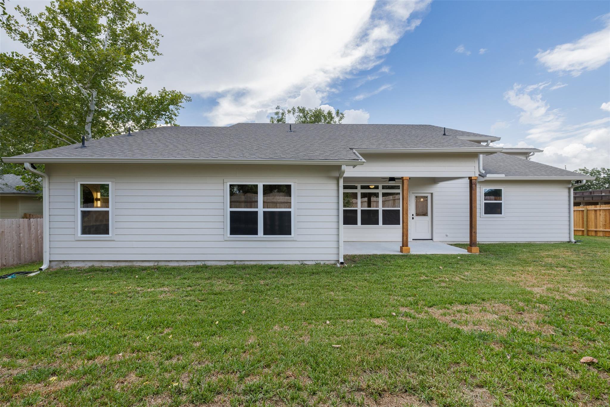 271 College S, La Grange, TX 78945
