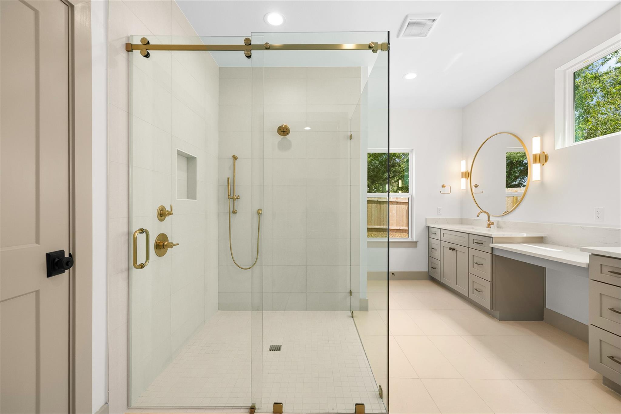 271 College S, La Grange, TX 78945