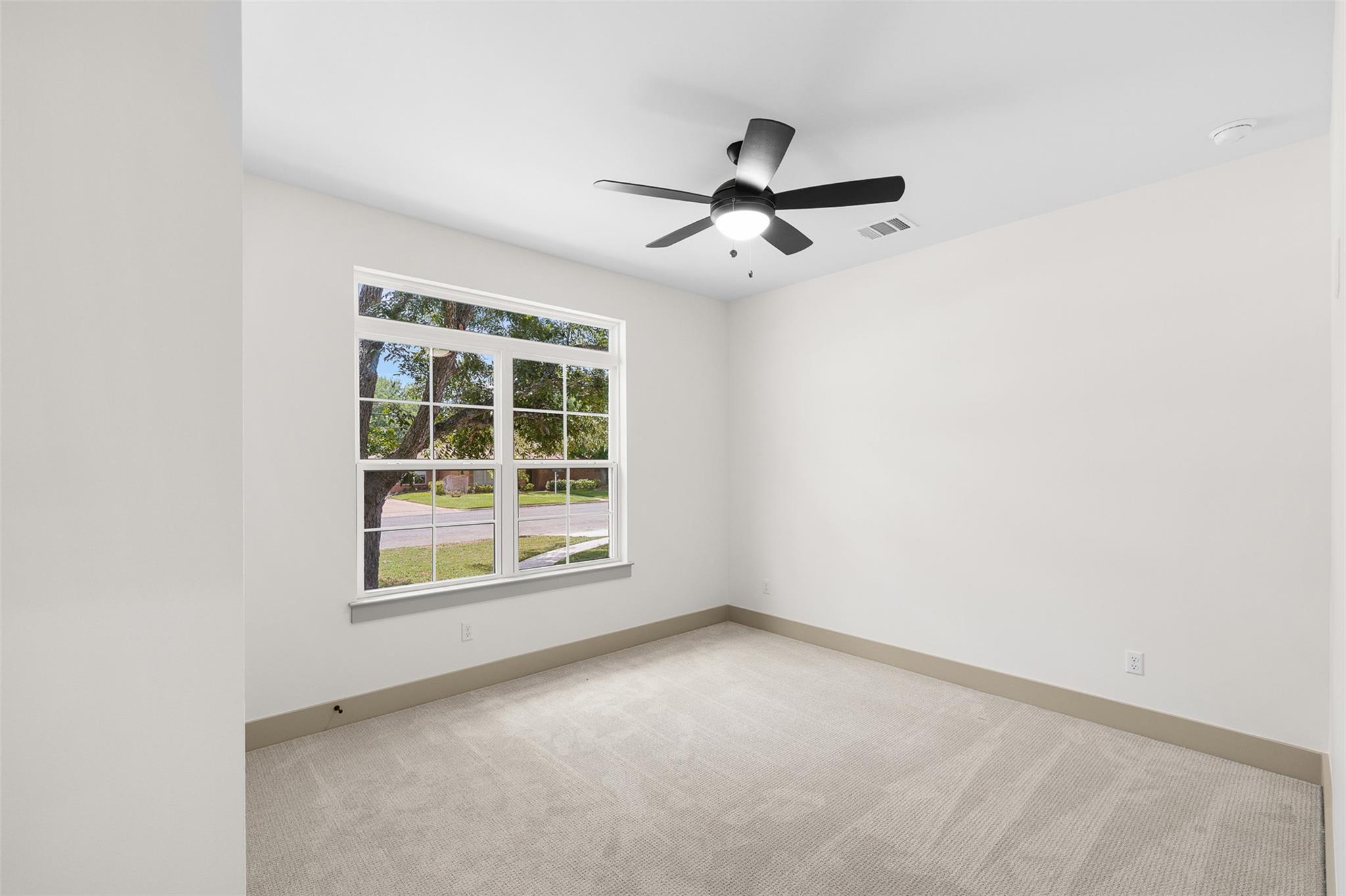 271 College S, La Grange, TX 78945