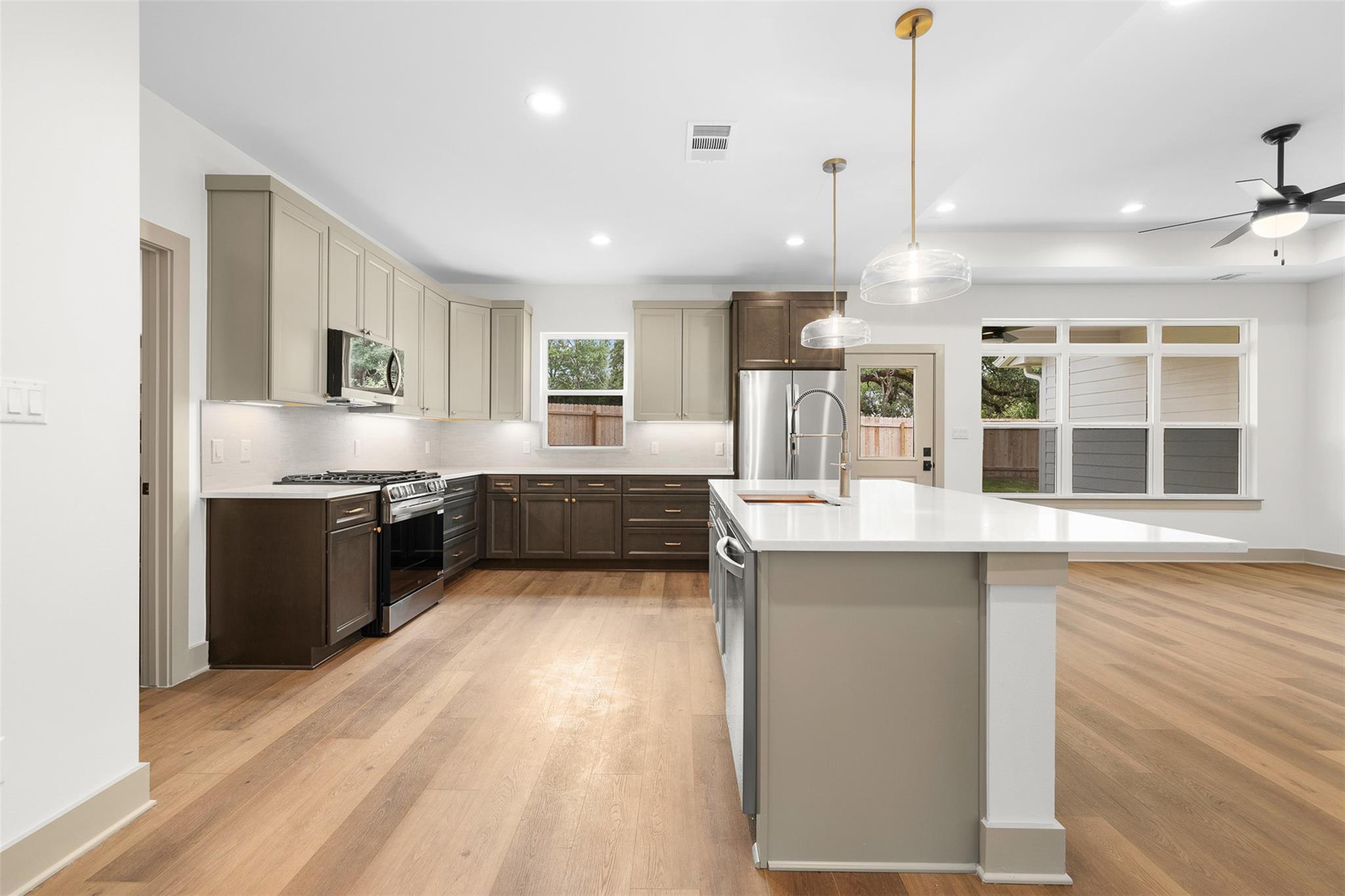 271 College S, La Grange, TX 78945