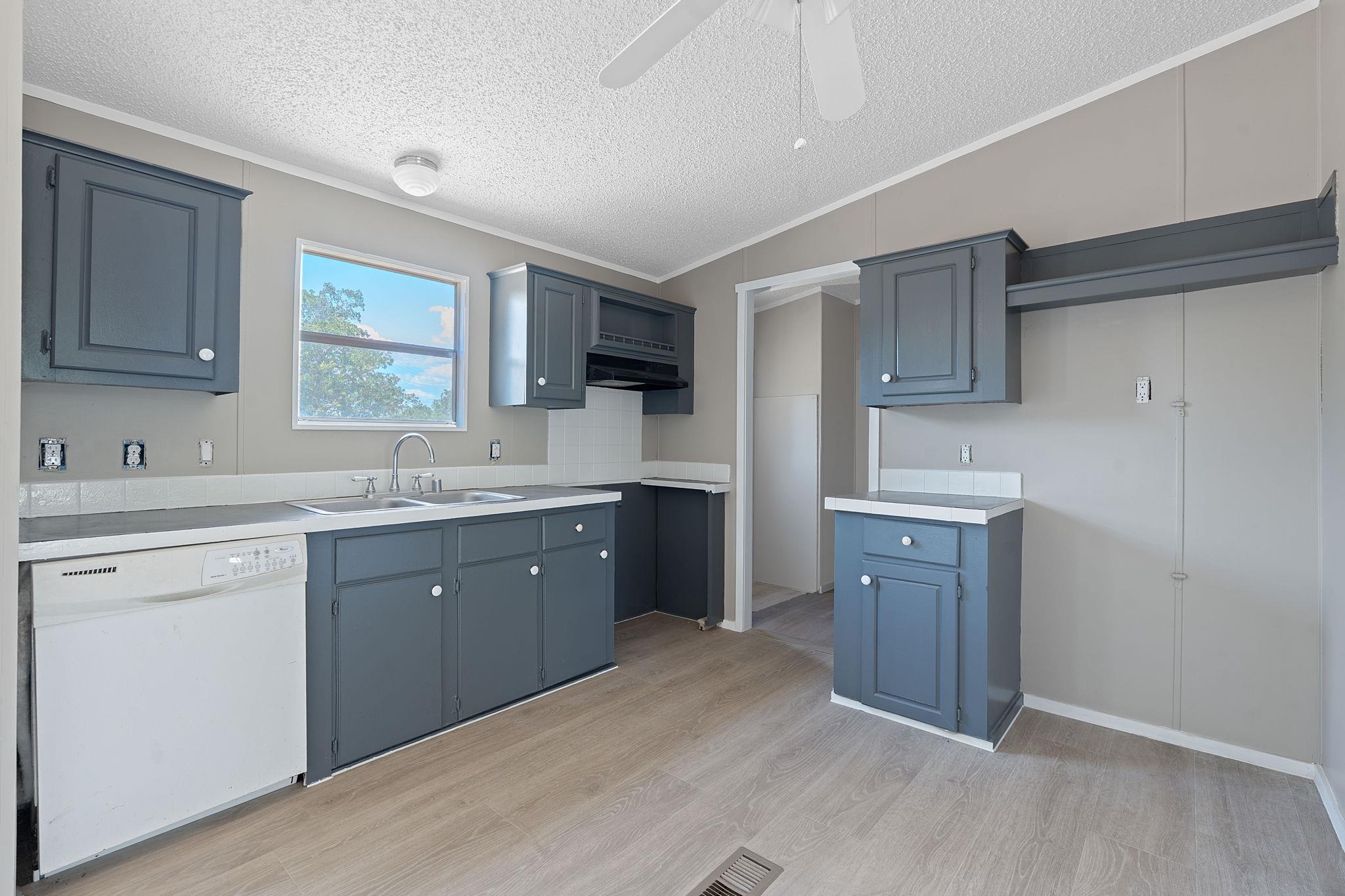 1385 Pettytown Rd, Dale, TX 78616