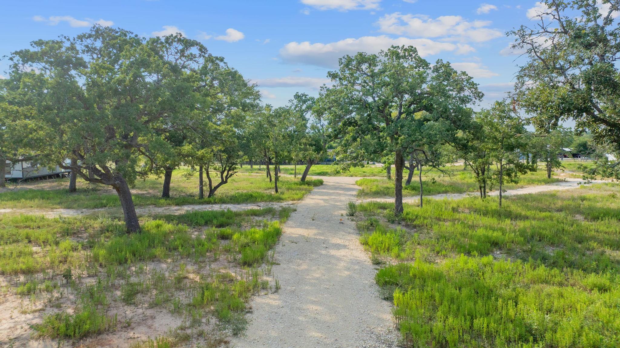 1385 Pettytown Rd, Dale, TX 78616