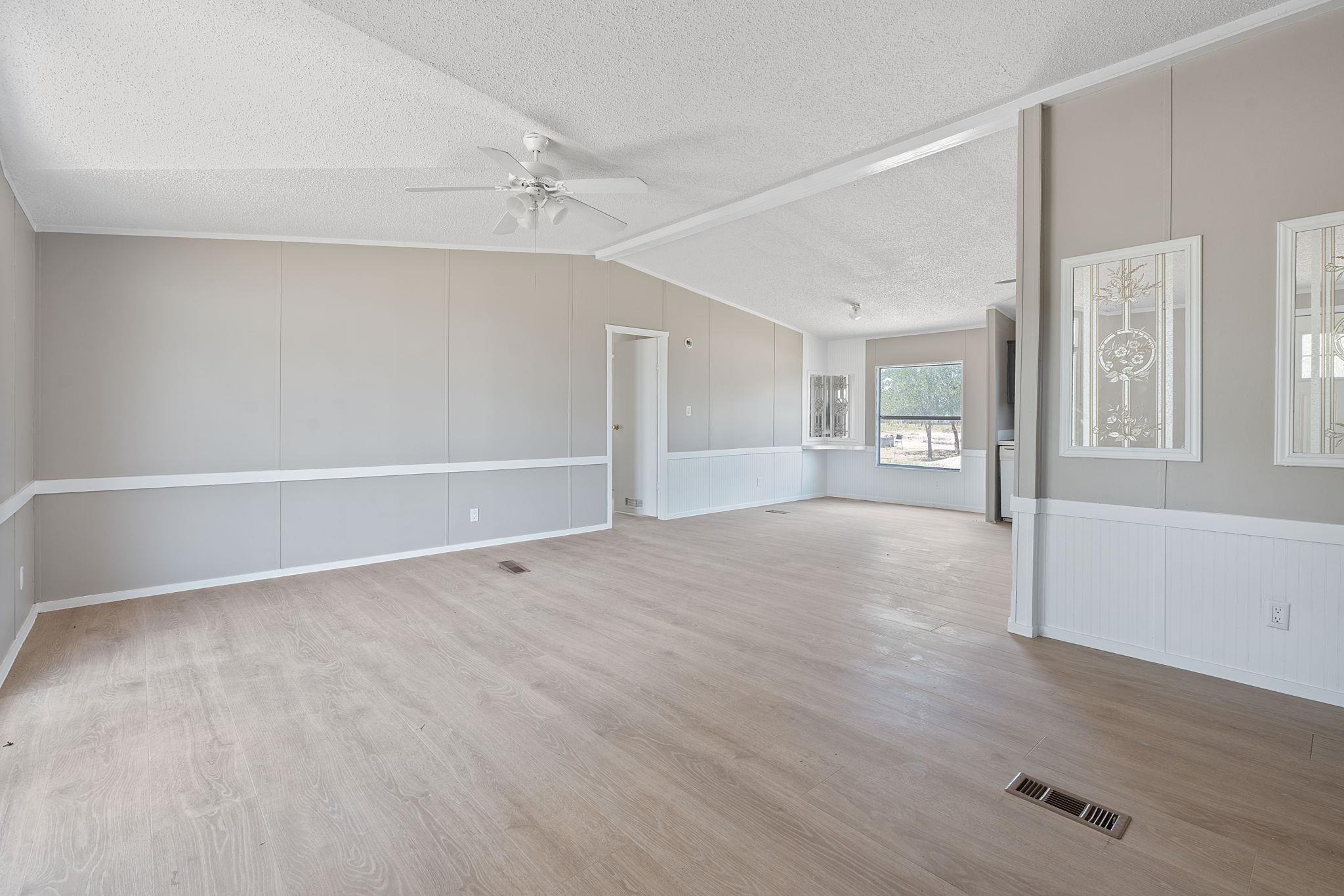 1385 Pettytown Rd, Dale, TX 78616