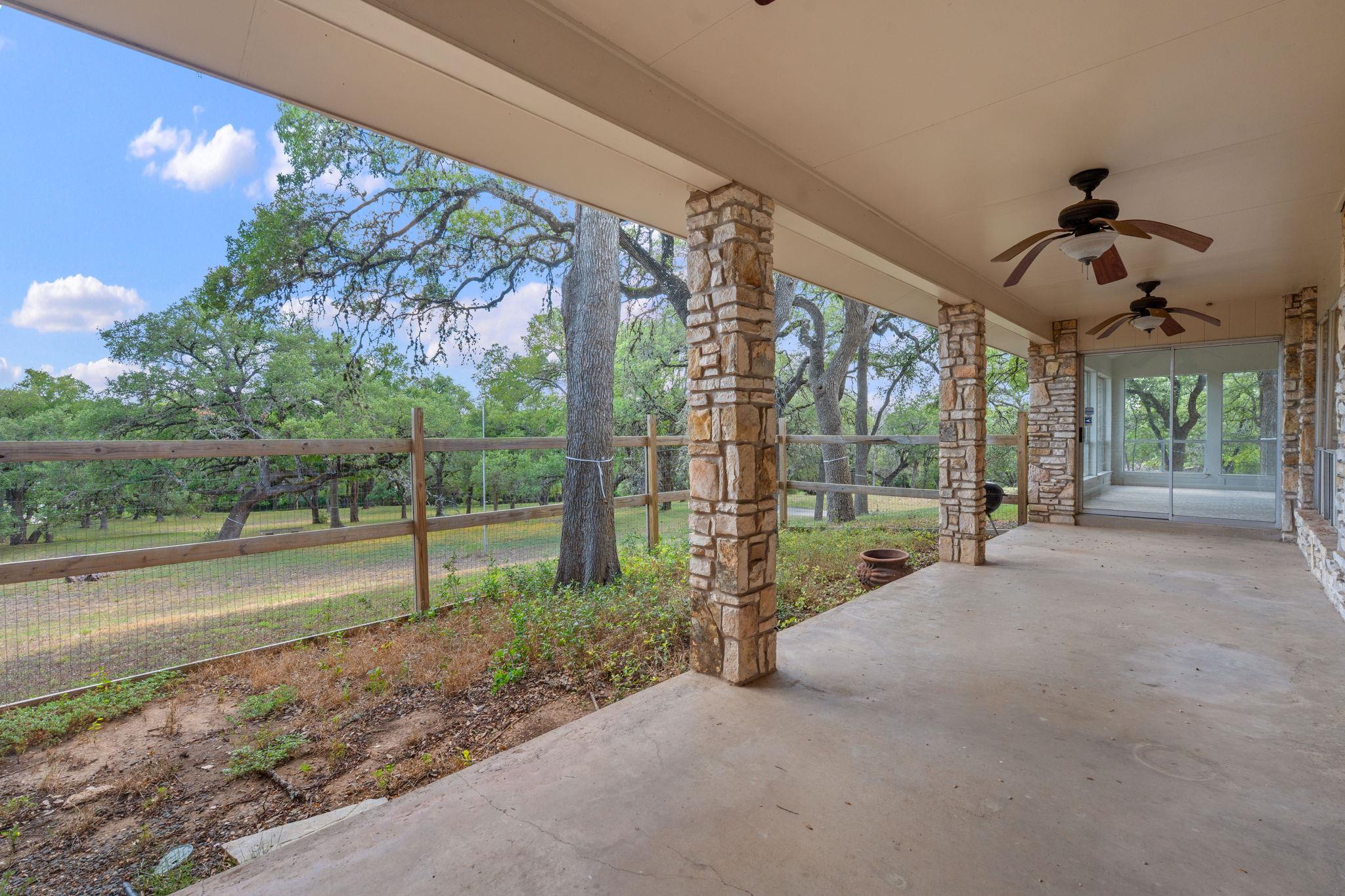 110 Hillsedge Rd, Wimberley, TX 78676