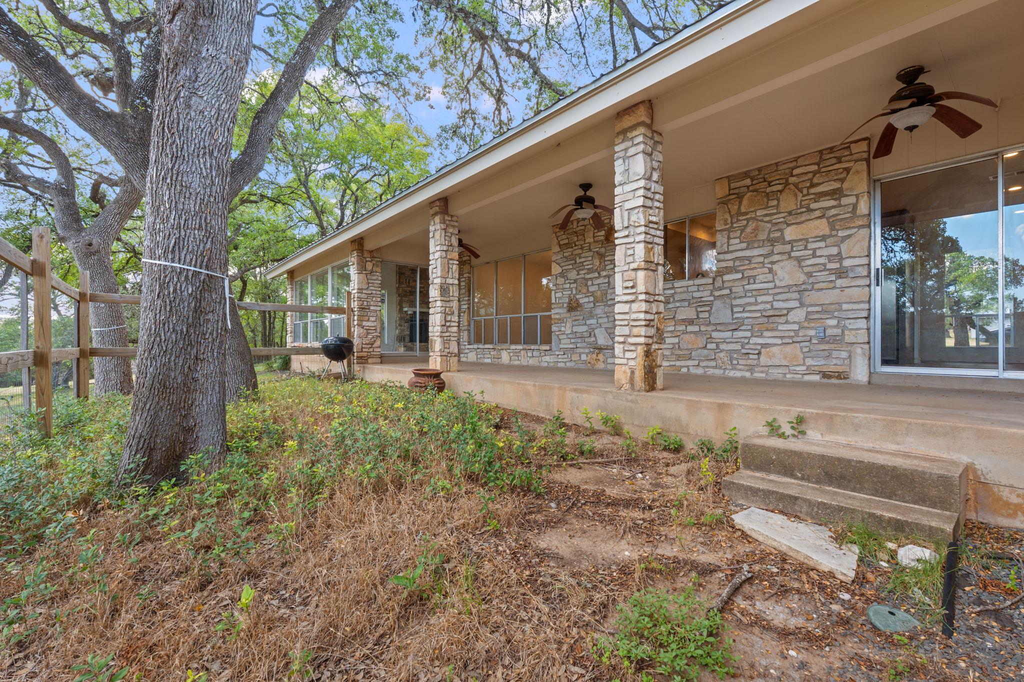 110 Hillsedge Rd, Wimberley, TX 78676