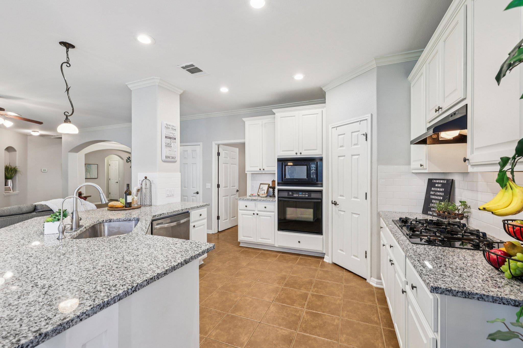 3804 Spyglass Cv, Round Rock, TX 78664