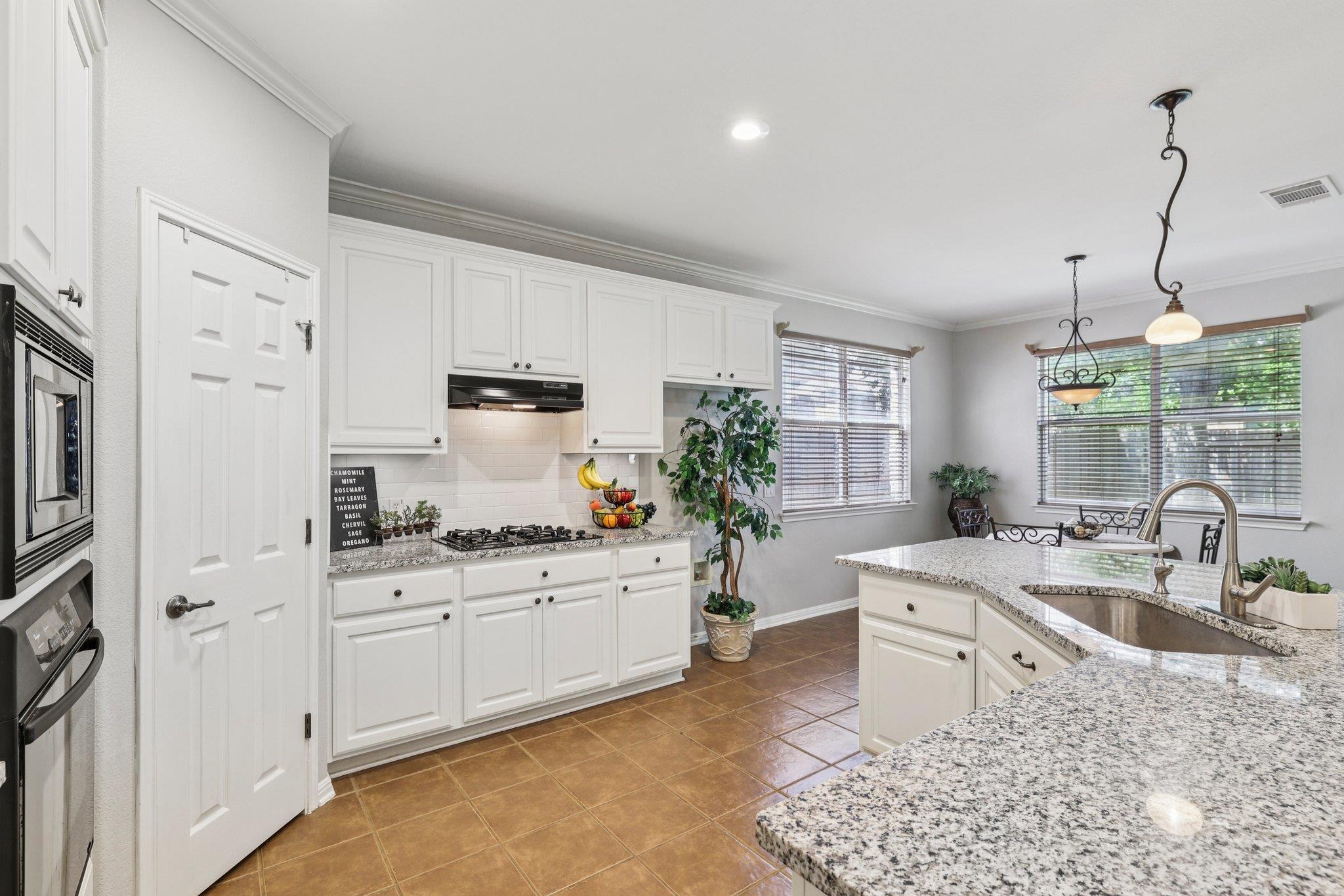 3804 Spyglass Cv, Round Rock, TX 78664