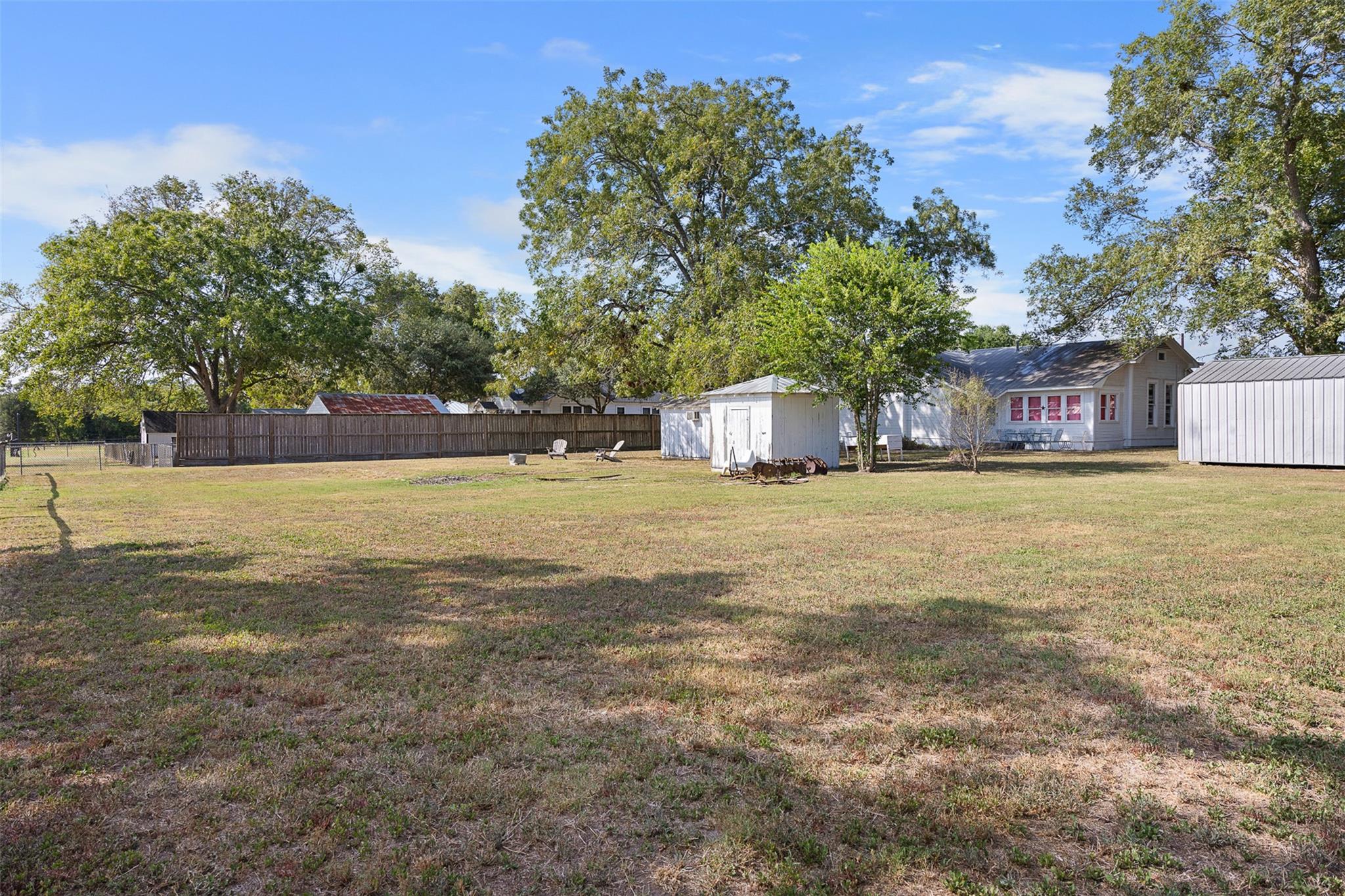 395 Centennial St, Carmine, TX 78932