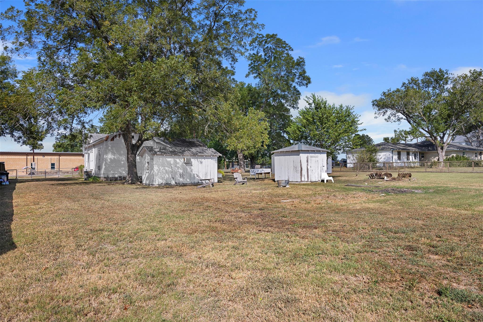 395 Centennial St, Carmine, TX 78932
