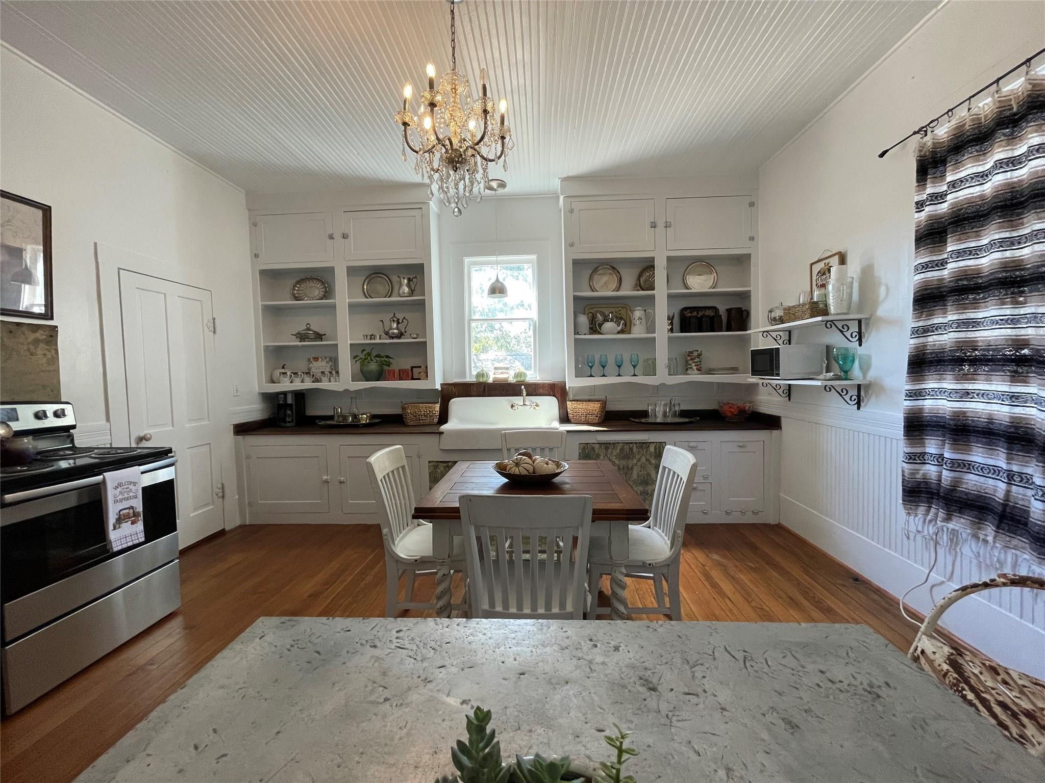 395 Centennial St, Carmine, TX 78932