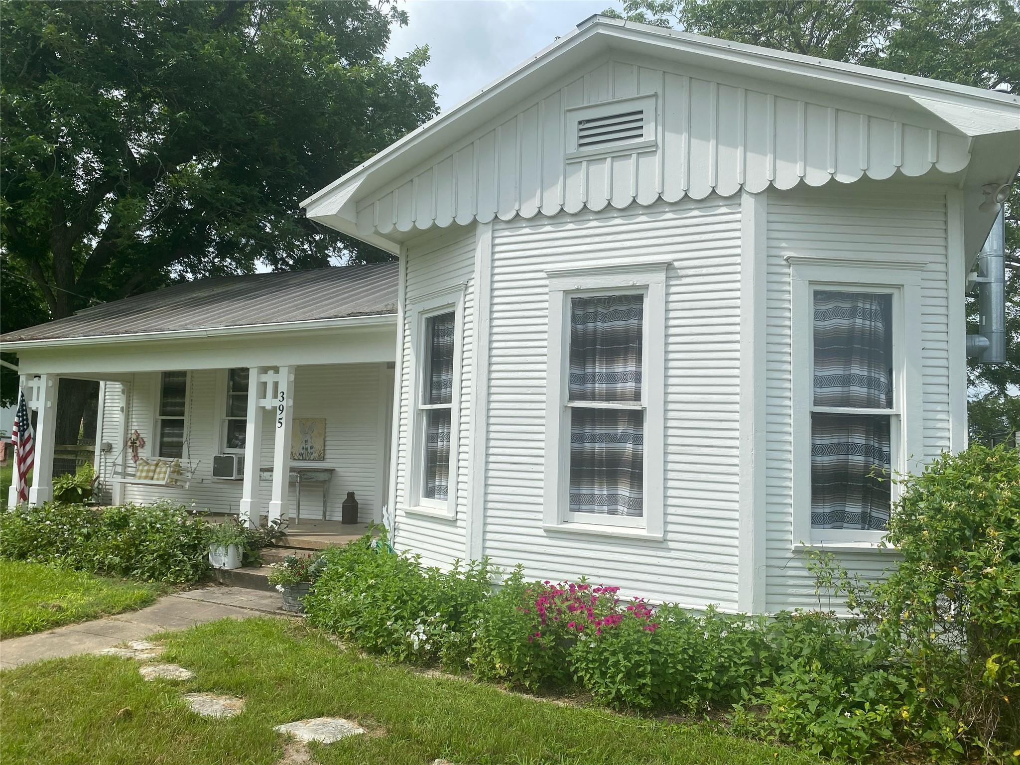 395 Centennial St, Carmine, TX 78932