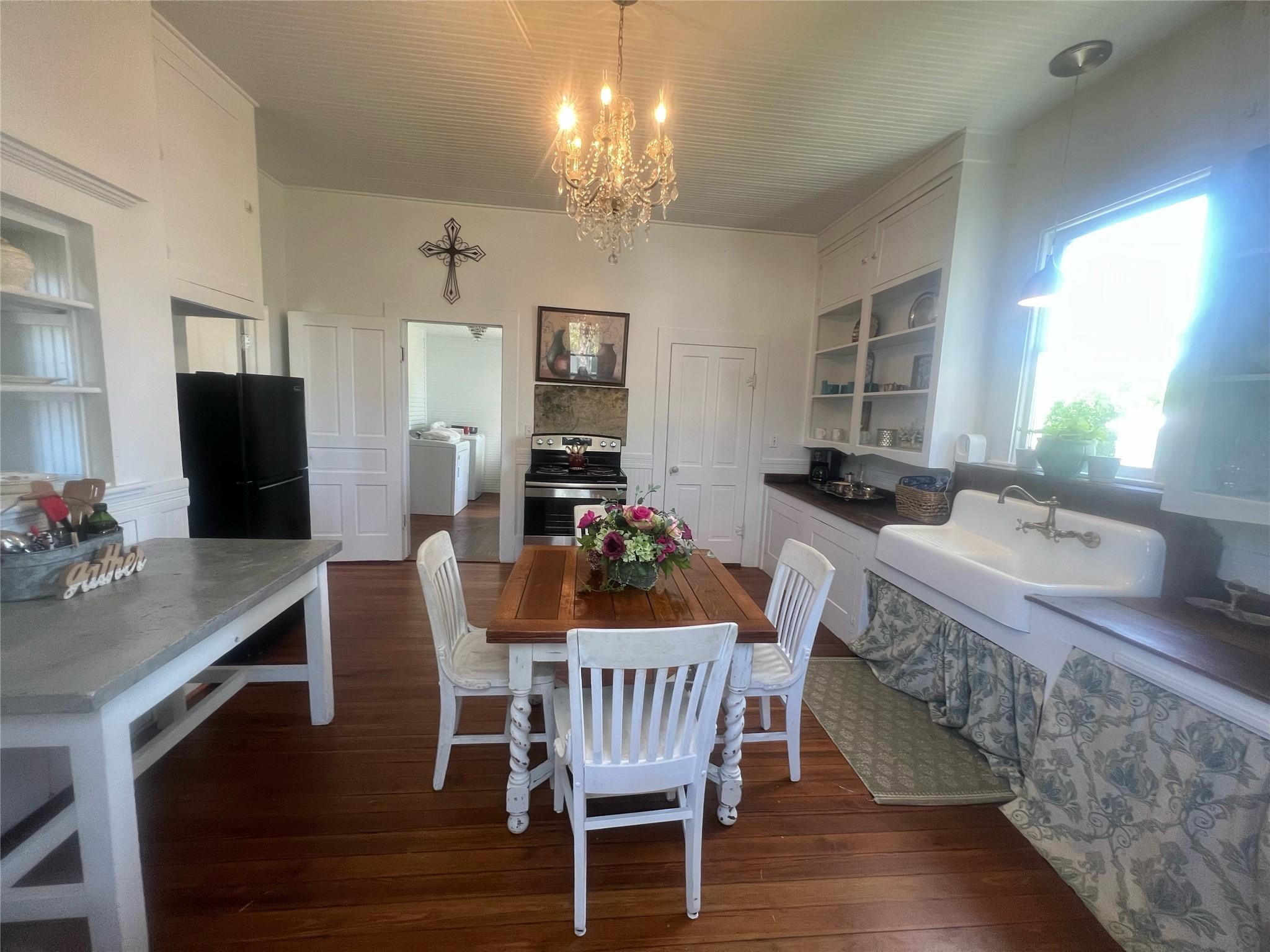 395 Centennial St, Carmine, TX 78932