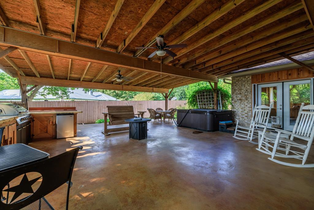 313 Heritage Hills Dr, Fredericksburg, TX 78624