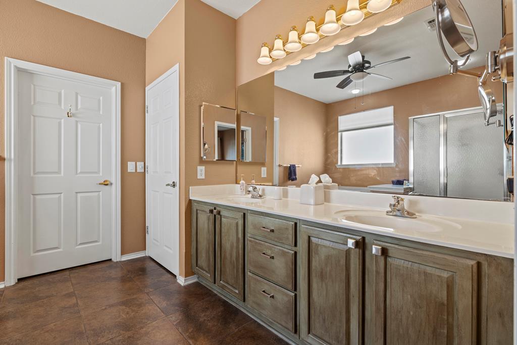 313 Heritage Hills Dr, Fredericksburg, TX 78624