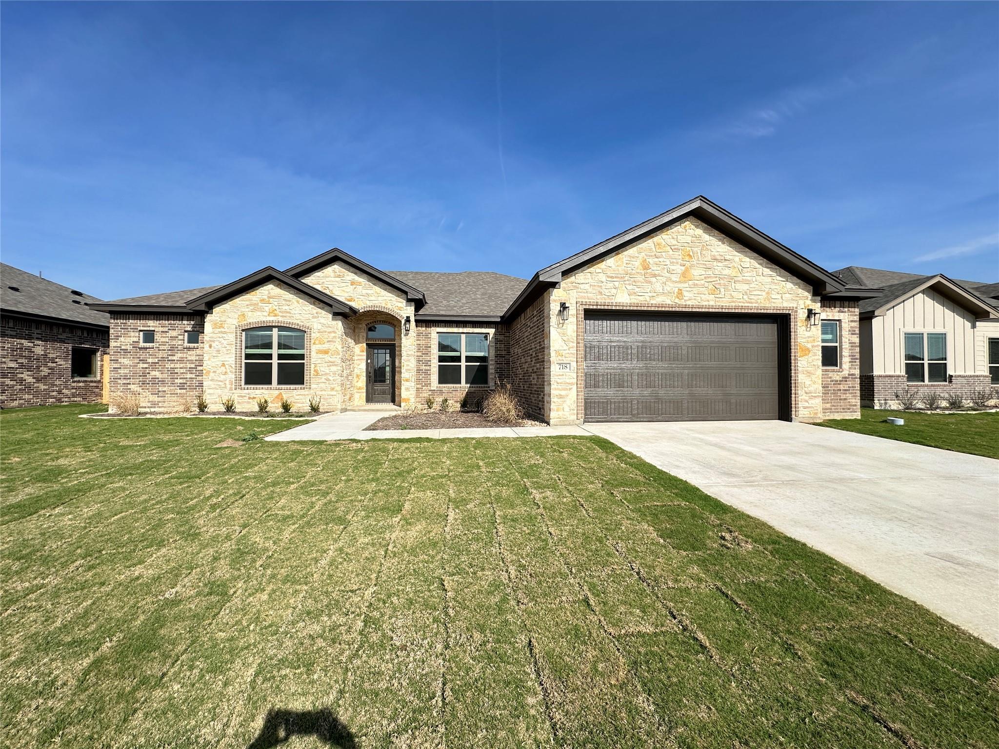 718 Eagle Claw Dr, Salado, TX 76571