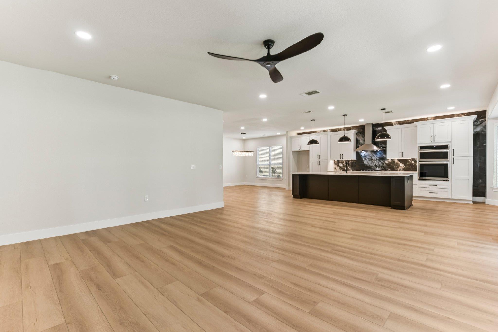 206 Armstrong Dr, Georgetown, TX 78633