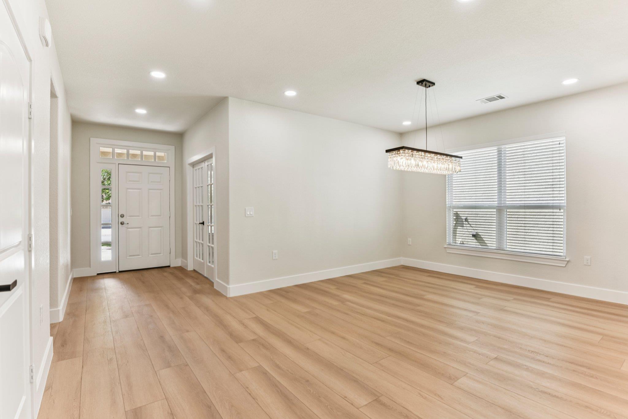 206 Armstrong Dr, Georgetown, TX 78633