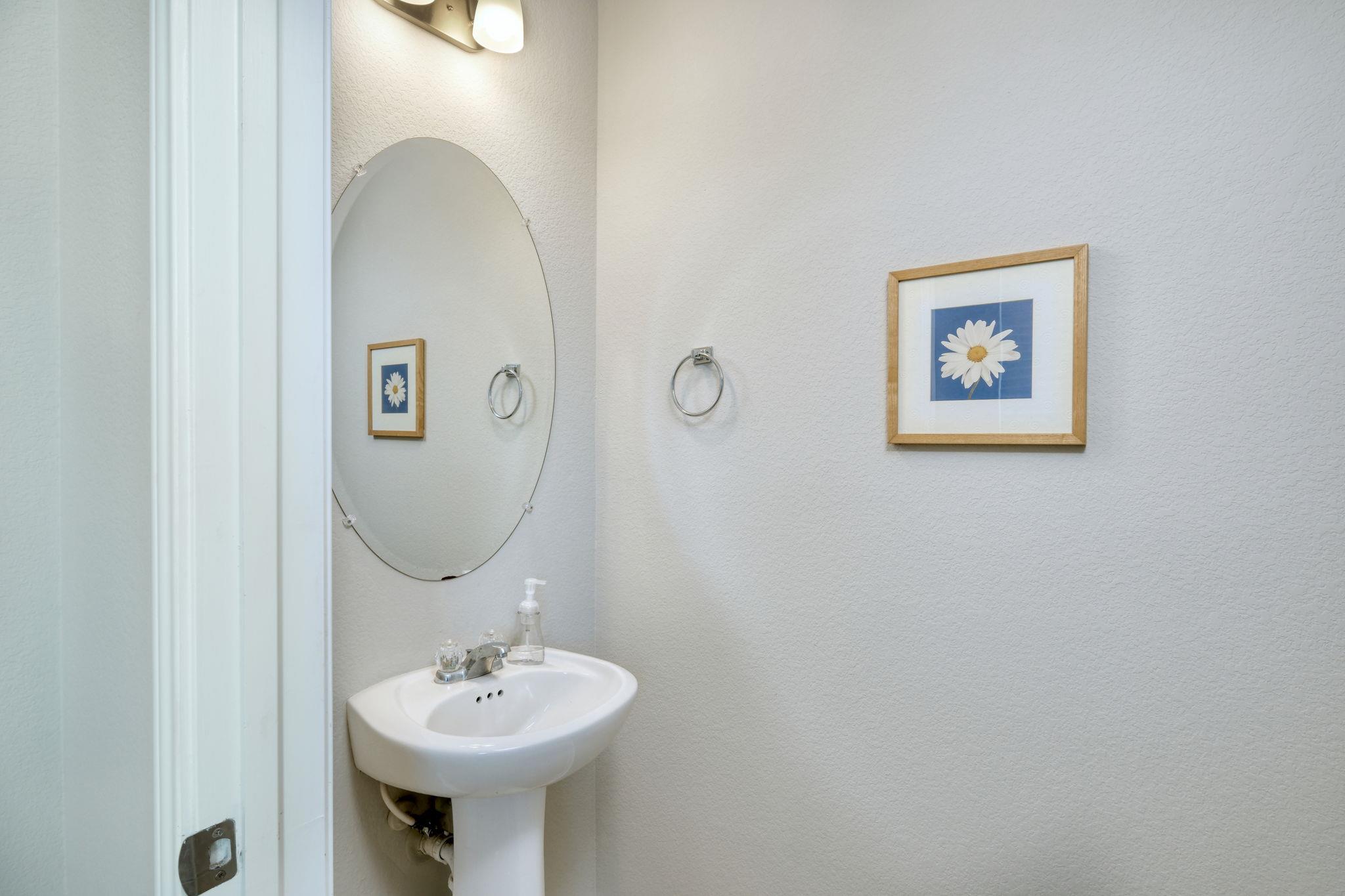 243 Twisted Oaks Ln, Buda, TX 78610