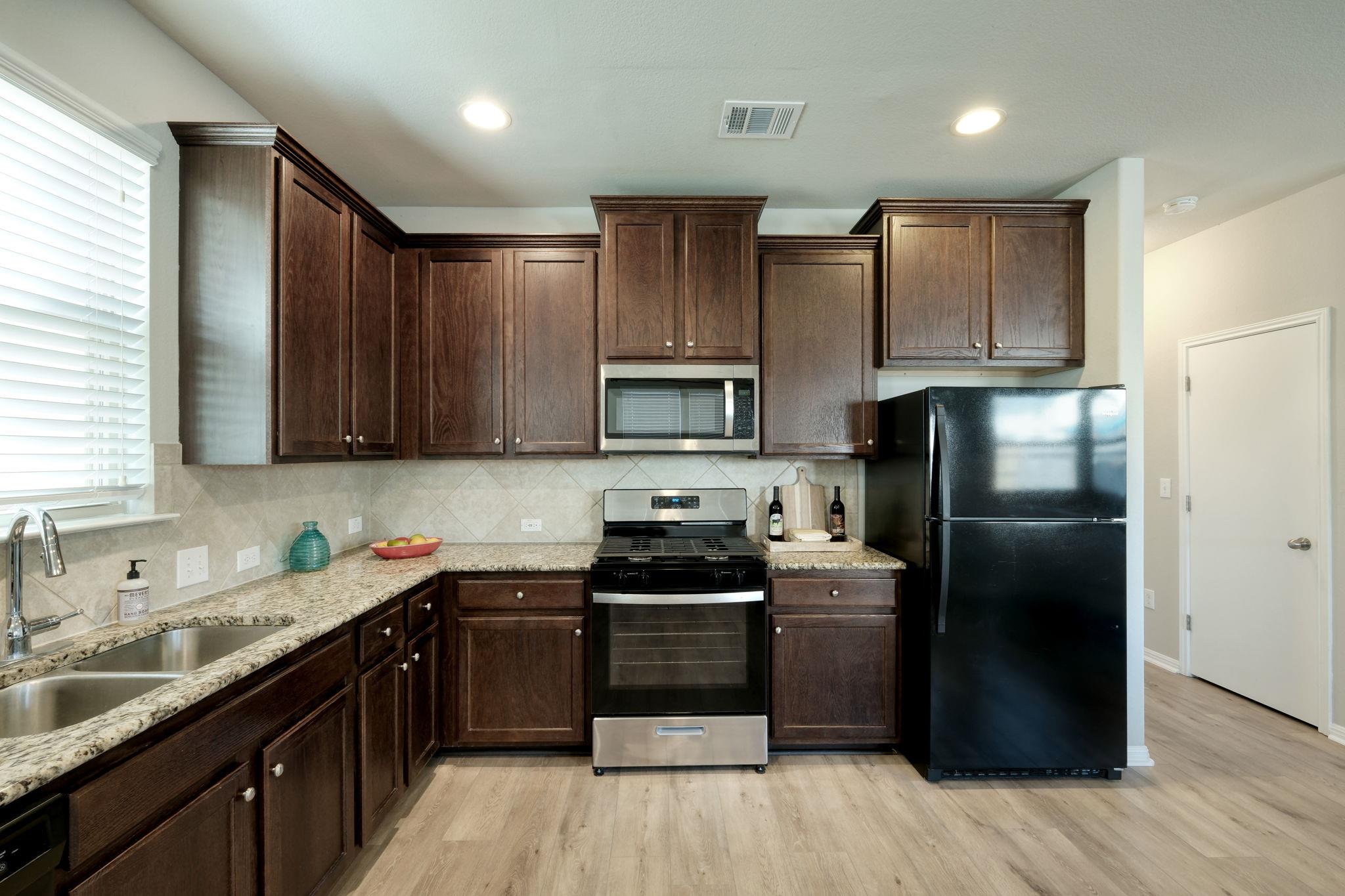 243 Twisted Oaks Ln, Buda, TX 78610