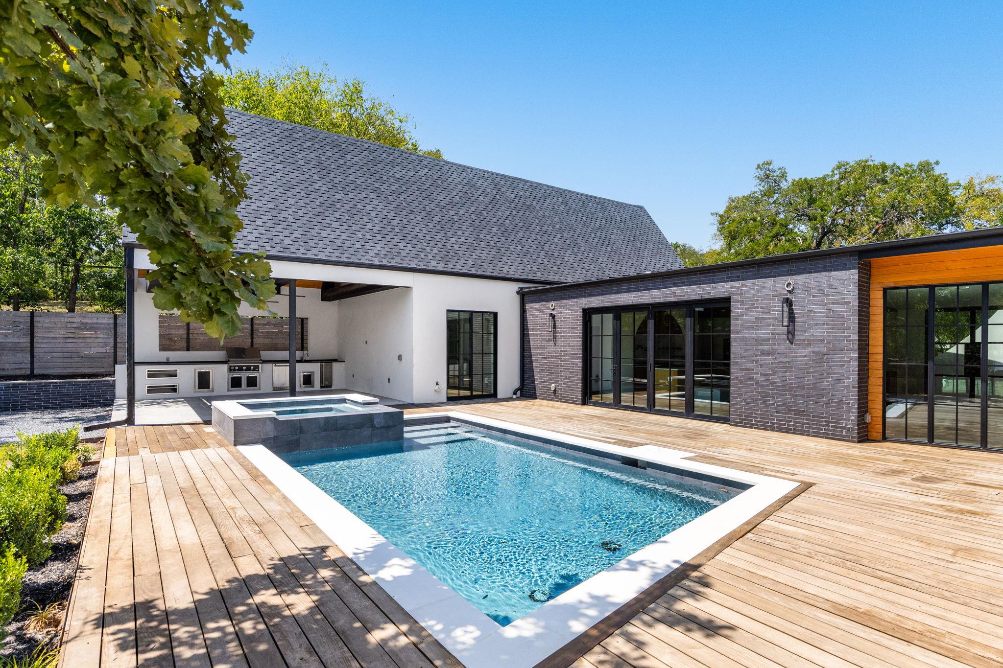 2905 Oak Park Dr, Austin, TX 78704