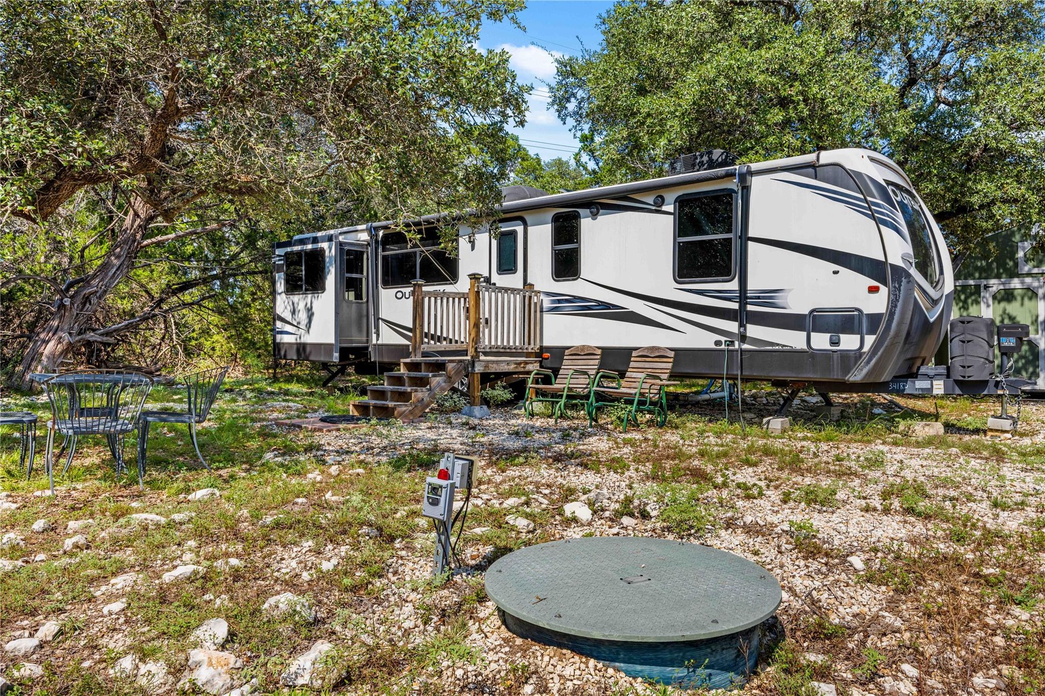 3074 County Road 207, Liberty Hill, TX 78642