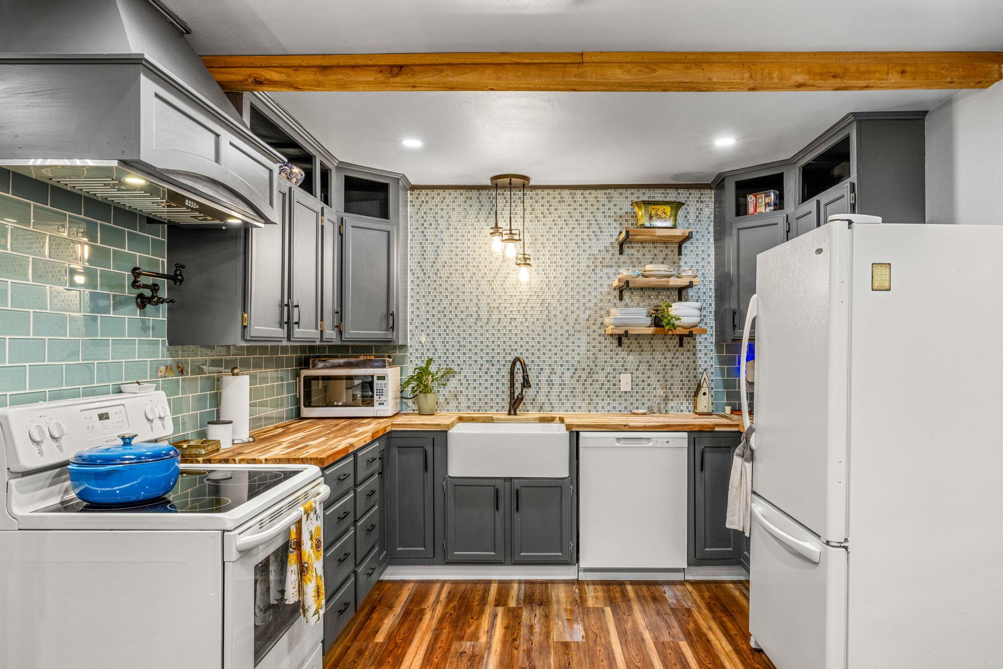 3074 County Road 207, Liberty Hill, TX 78642