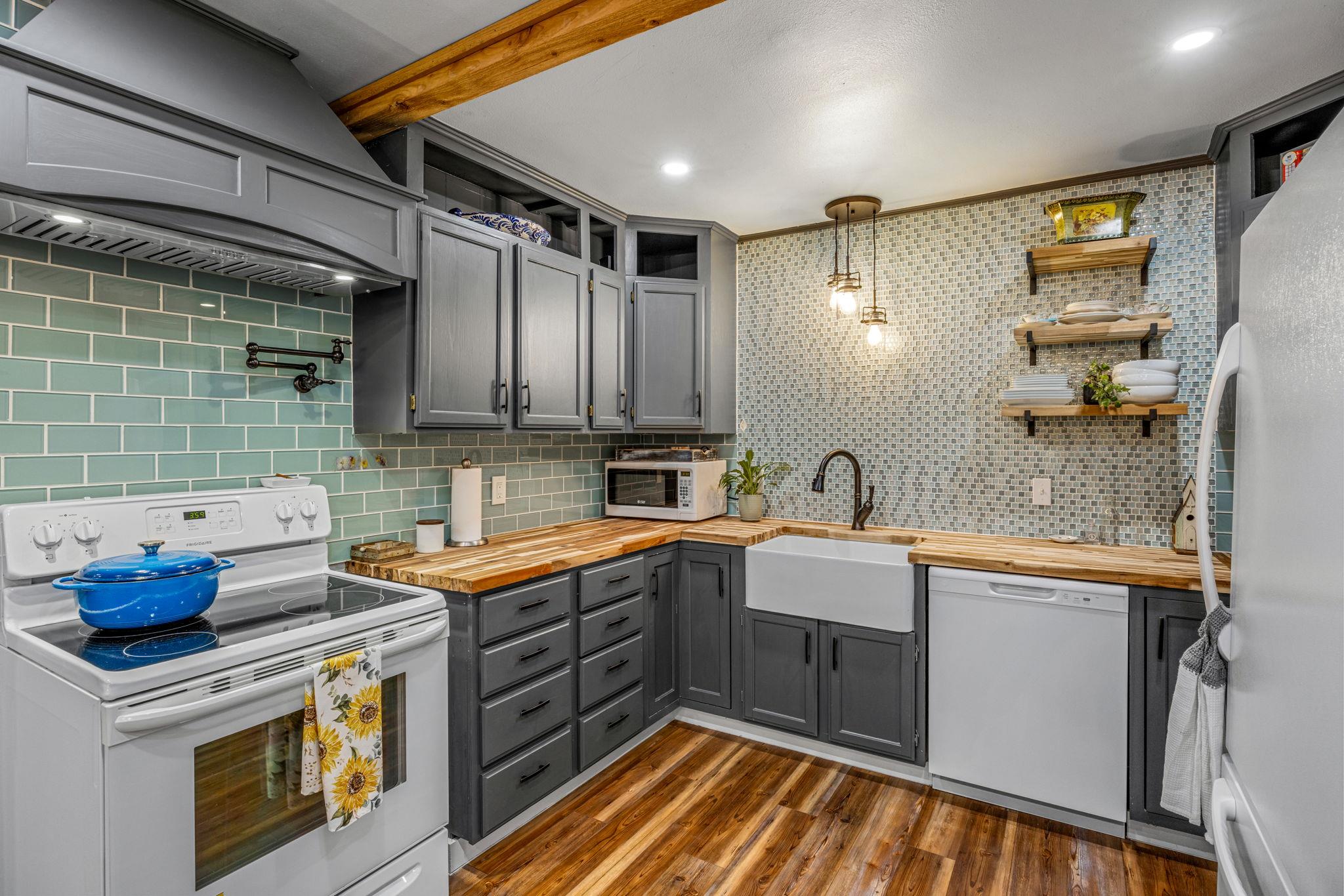 3074 County Road 207, Liberty Hill, TX 78642