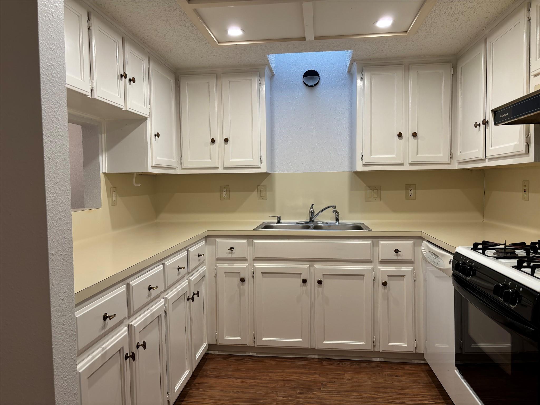 8111 Baywood Dr # A, Austin, TX 78759