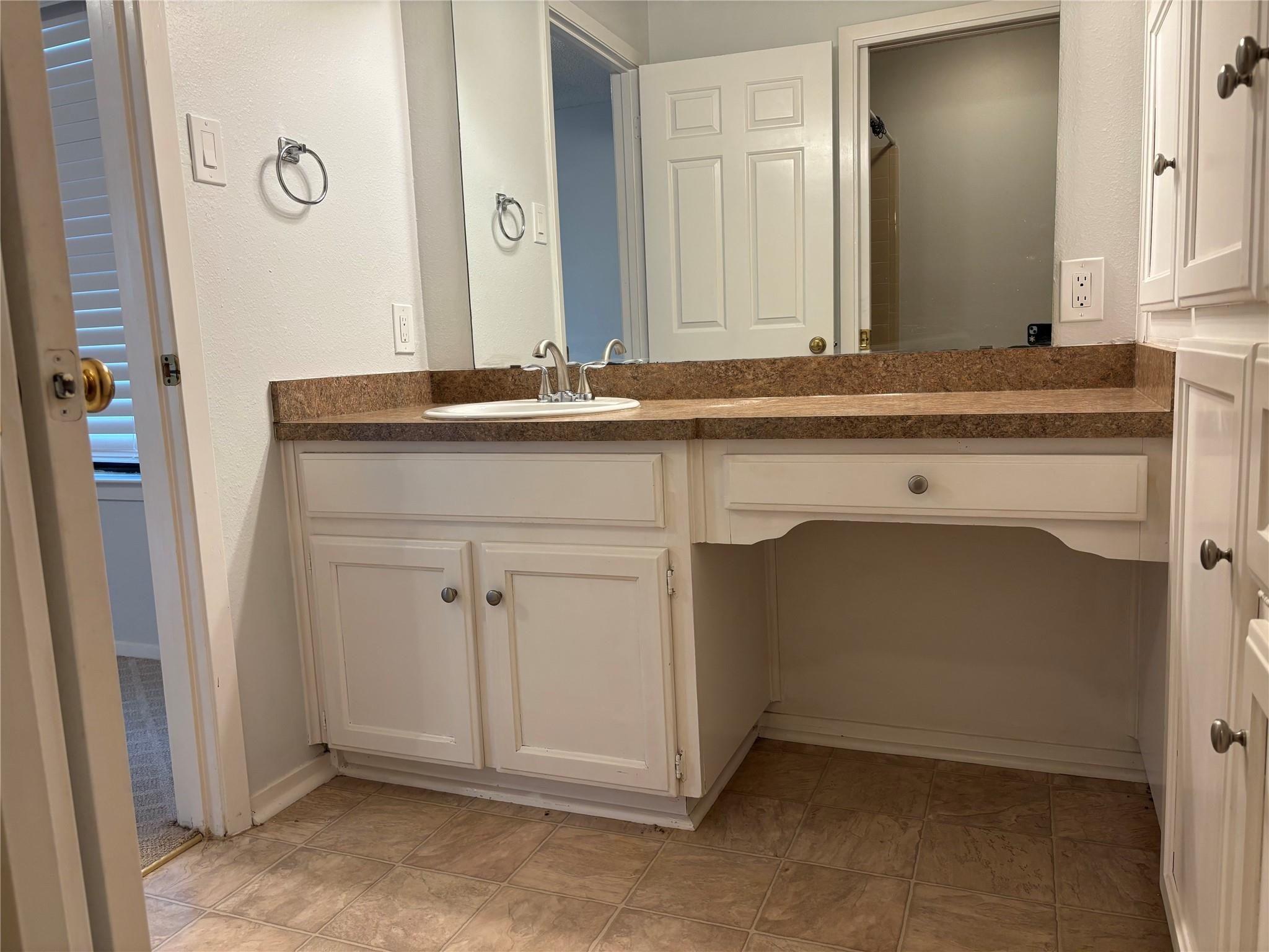 8111 Baywood Dr # A, Austin, TX 78759