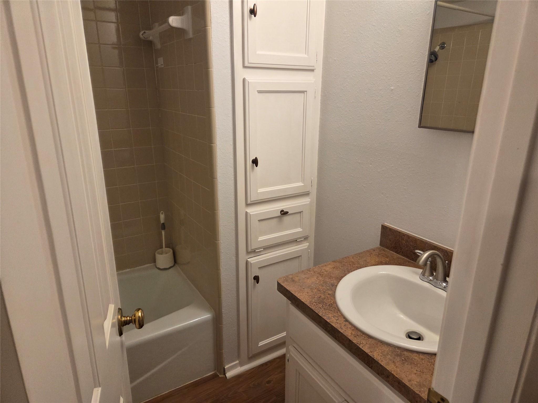 8111 Baywood Dr # A, Austin, TX 78759