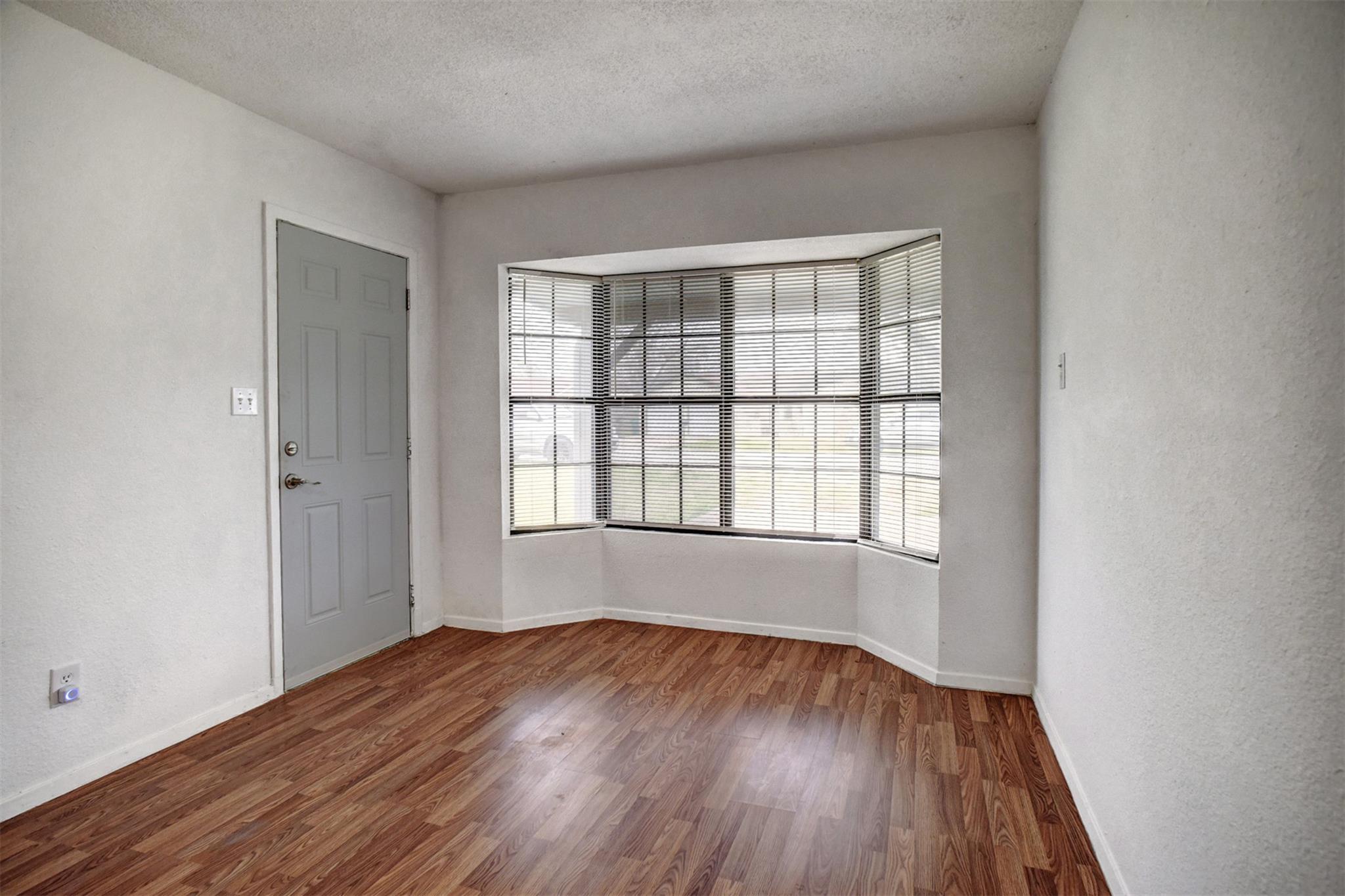 1037 Wilkes Cir, Smithville, TX 78957