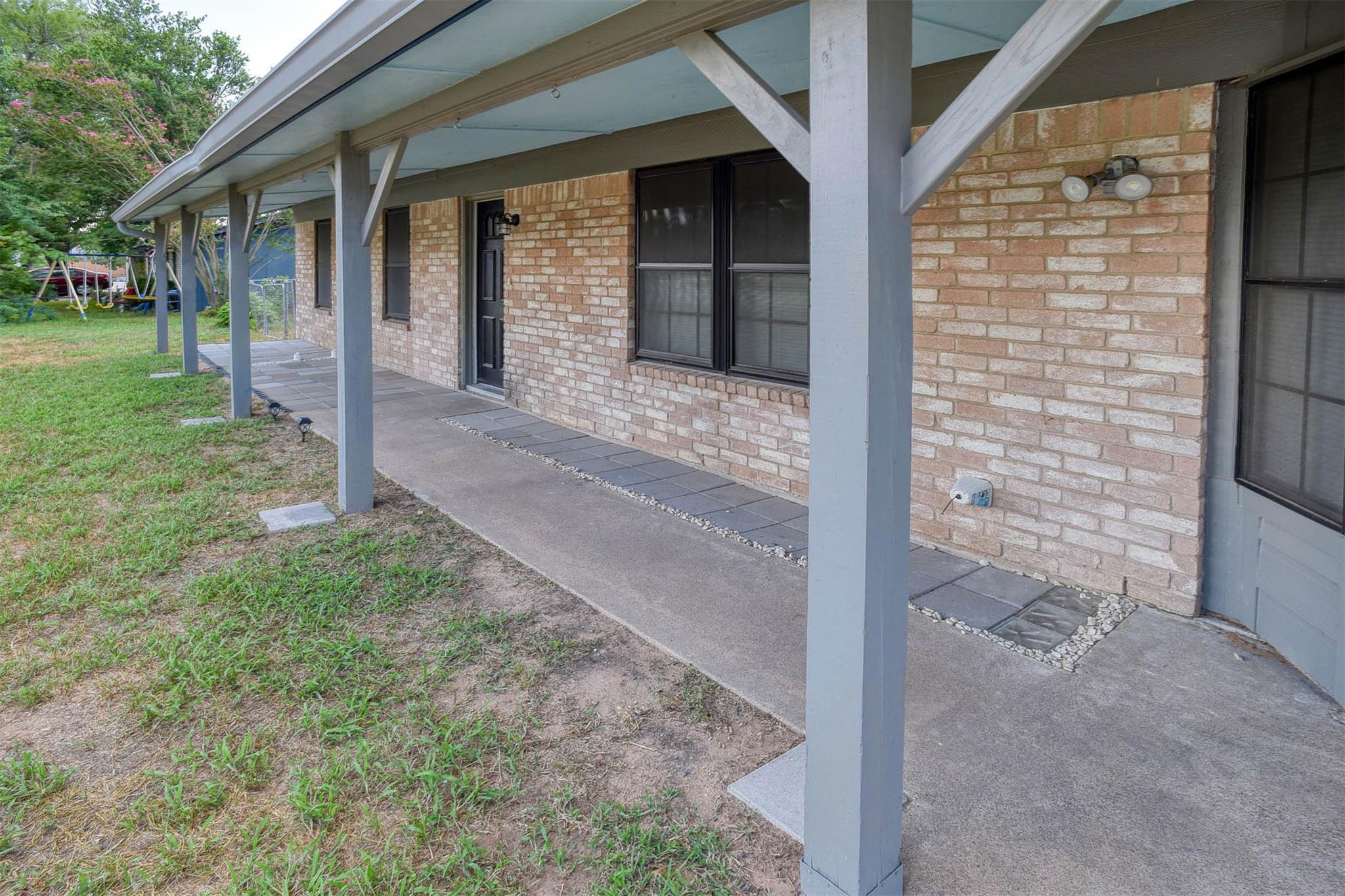 1037 Wilkes Cir, Smithville, TX 78957